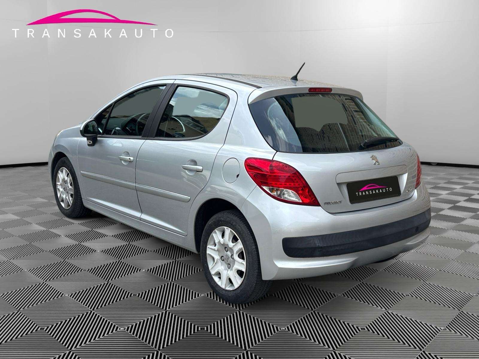 Peugeot 207 207 1.4i / Garantie / Kit main libre