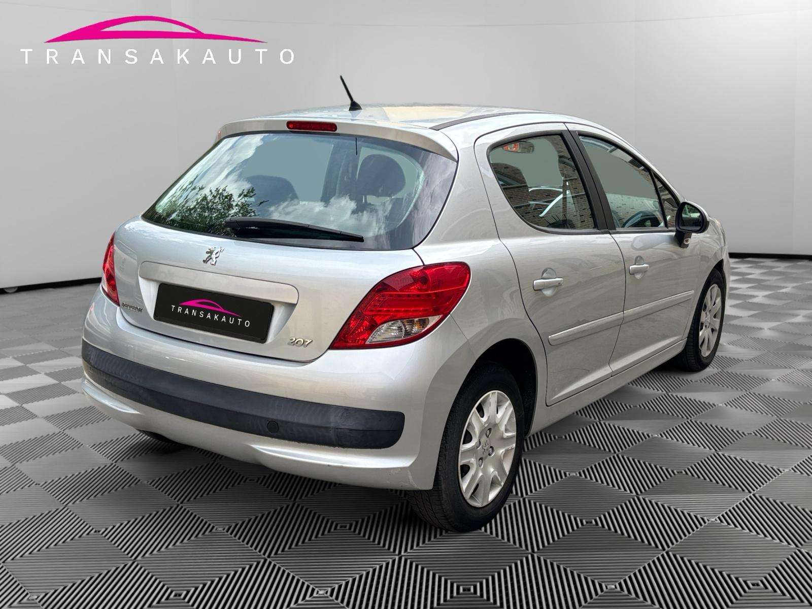 Peugeot 207 207 1.4i / Garantie / Kit main libre
