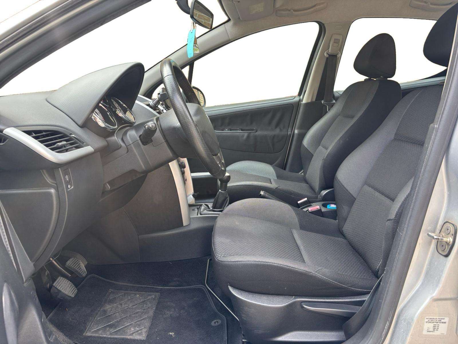 Peugeot 207 207 1.4i / Garantie / Kit main libre