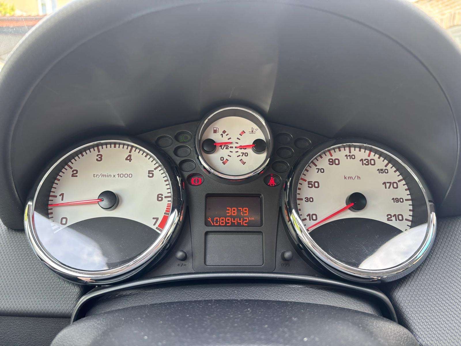Peugeot 207 207 1.4i / Garantie / Kit main libre