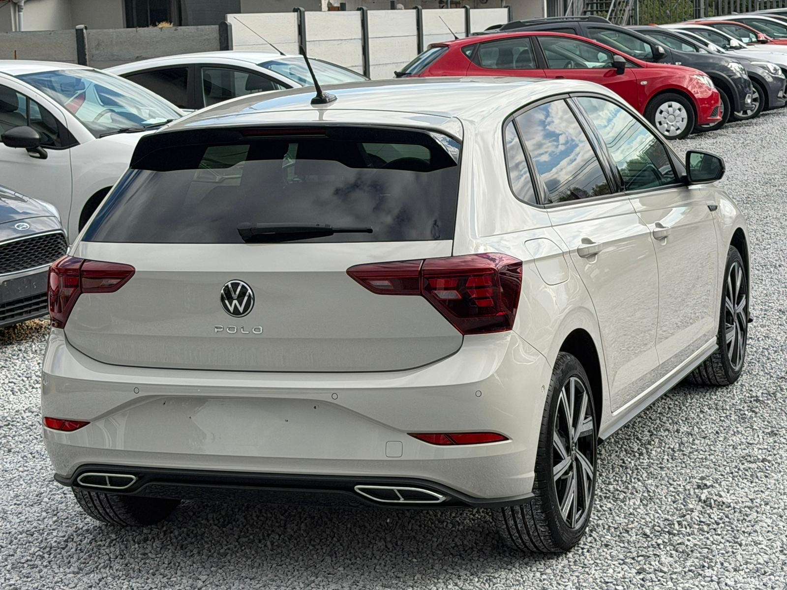 Volkswagen Polo 1.0 TSI - R LINE - New Model - Apple CarPlay