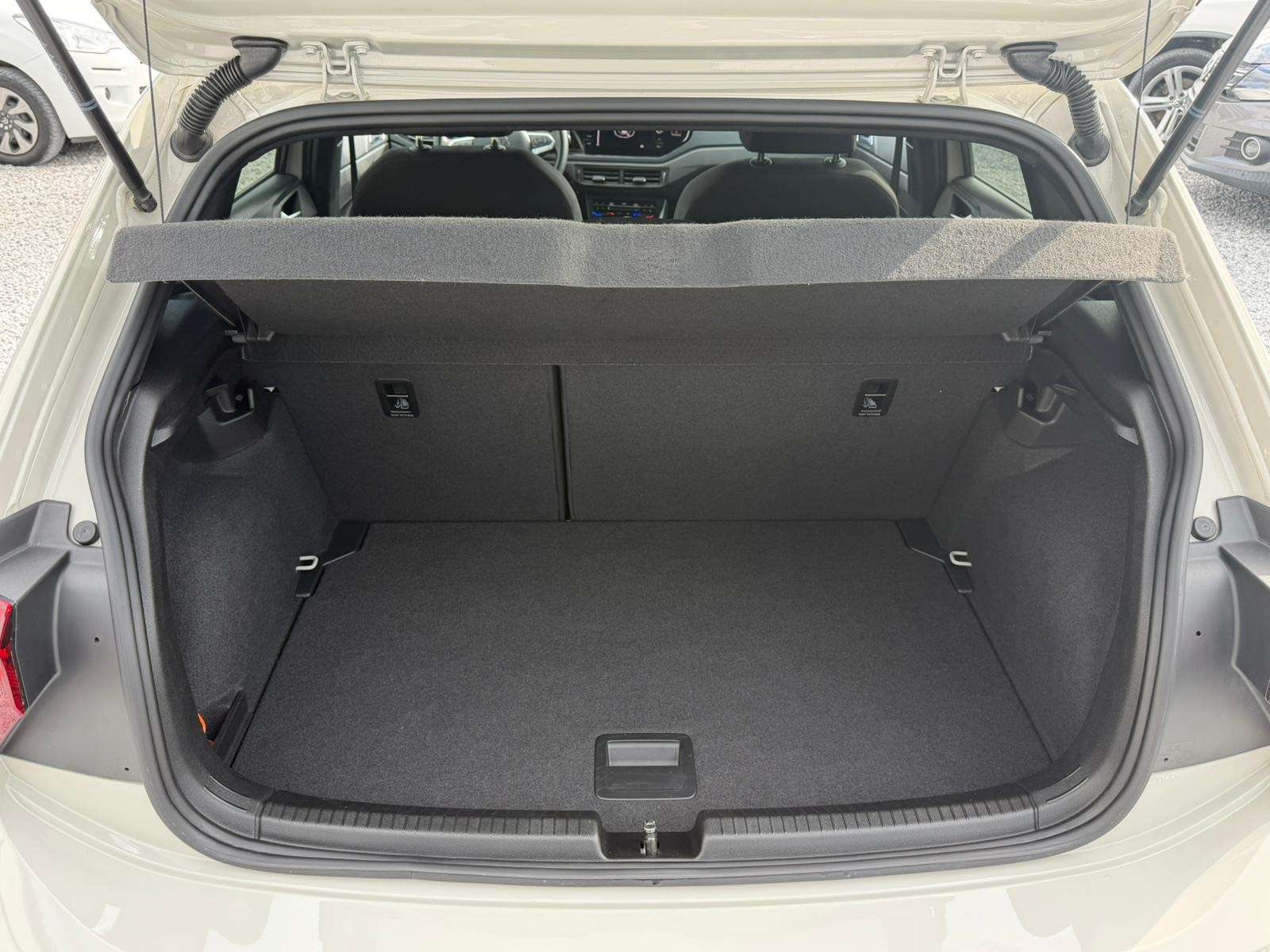 Volkswagen Polo 1.0 TSI - R LINE - New Model - Apple CarPlay