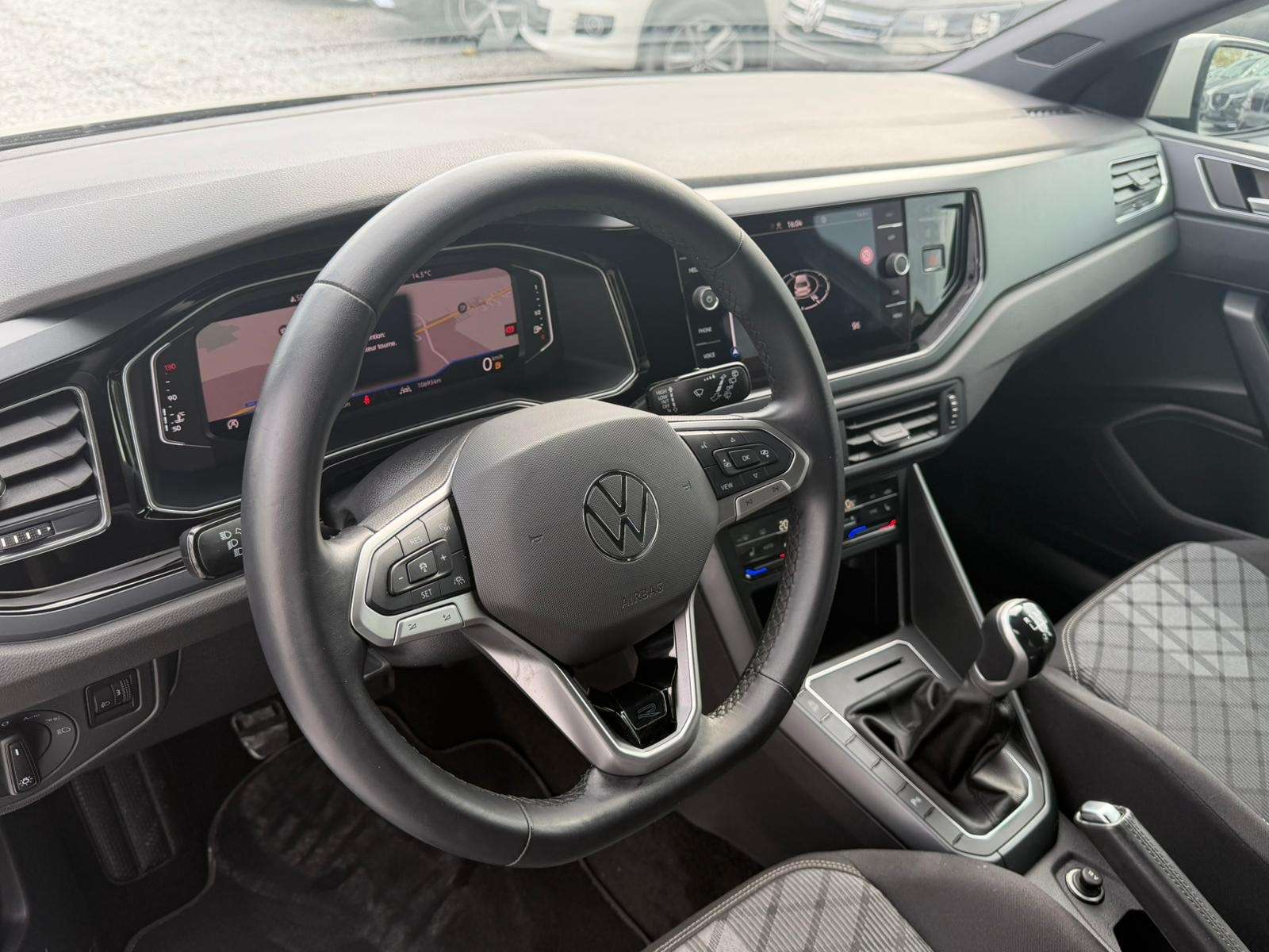 Volkswagen Polo 1.0 TSI - R LINE - New Model - Apple CarPlay