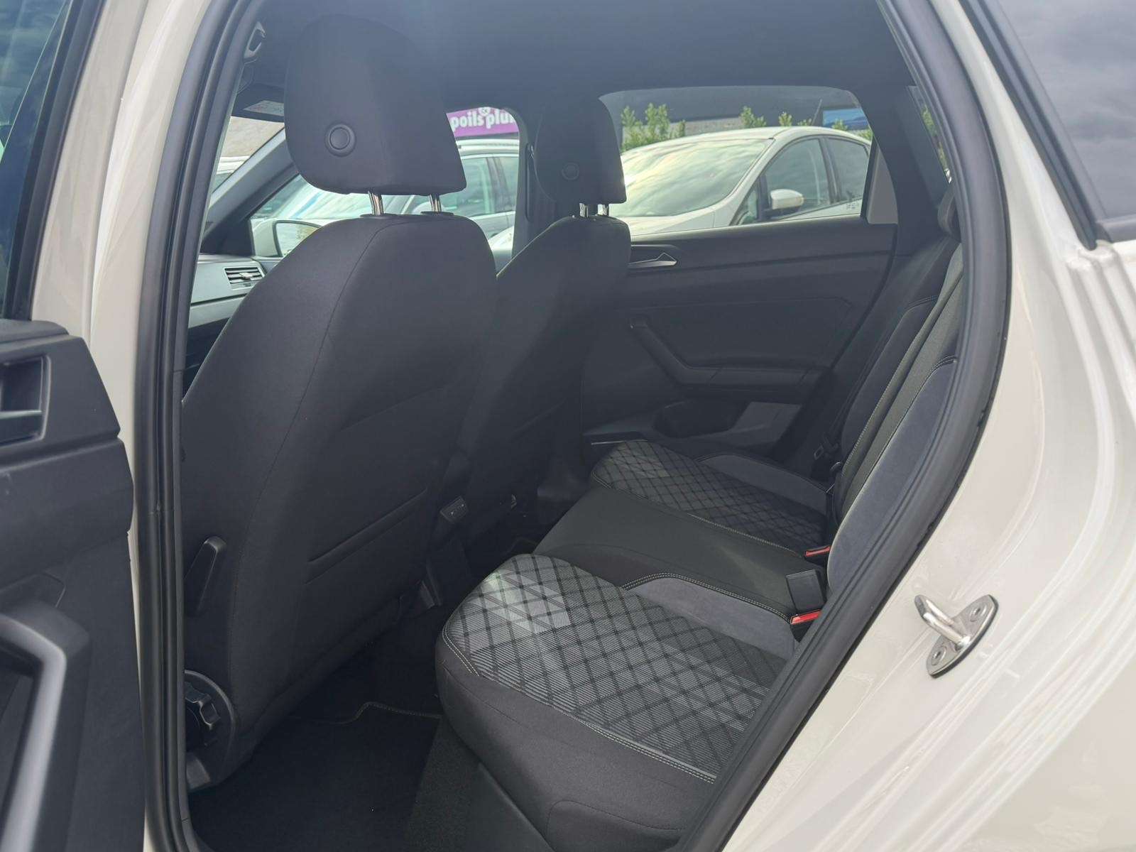 Volkswagen Polo 1.0 TSI - R LINE - New Model - Apple CarPlay