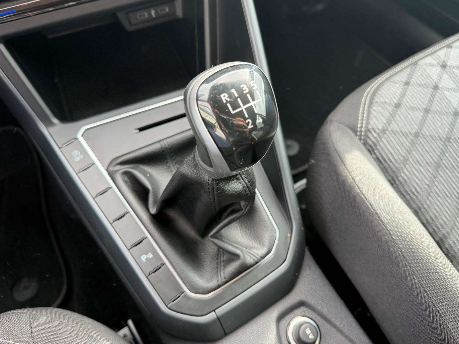 Volkswagen Polo 1.0 TSI - R LINE - New Model - Apple CarPlay