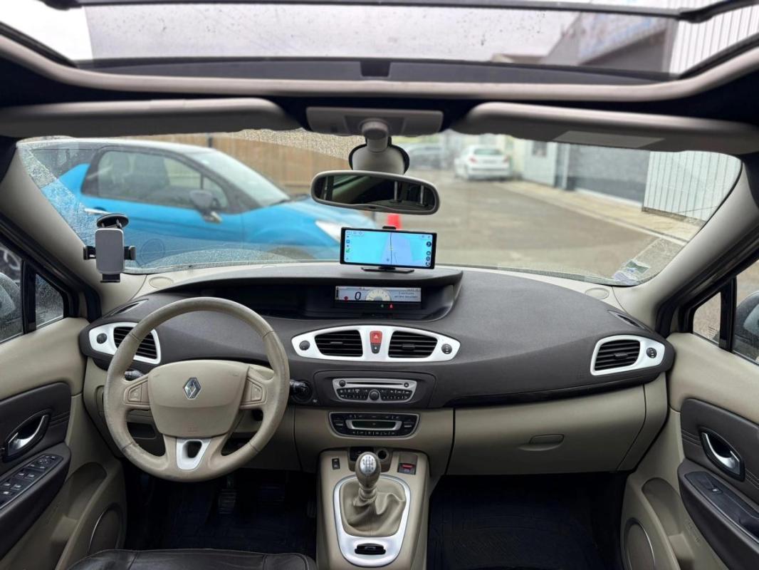 Renault Scenic Grand III 1.9 dCi 131 cv CARPLAY - TOIT OUVRANT SIEGE CHAUFFANT/ELECTRIQUE