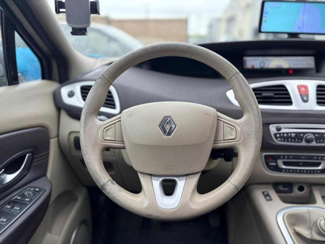 Renault Scenic Grand III 1.9 dCi 131 cv CARPLAY - TOIT OUVRANT SIEGE CHAUFFANT/ELECTRIQUE
