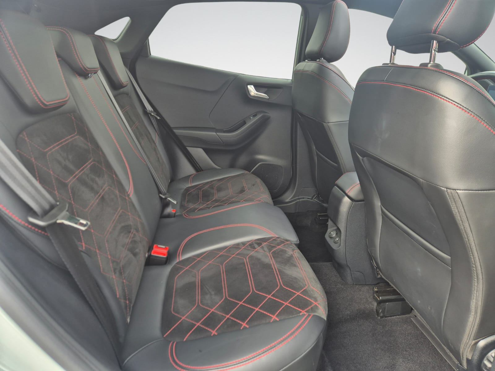 Ford Puma 1.0 EcoBoost mHEV ST-Line / Carplay / Camera 360° / Cuir & Alcantara / Garantie 12 Mois