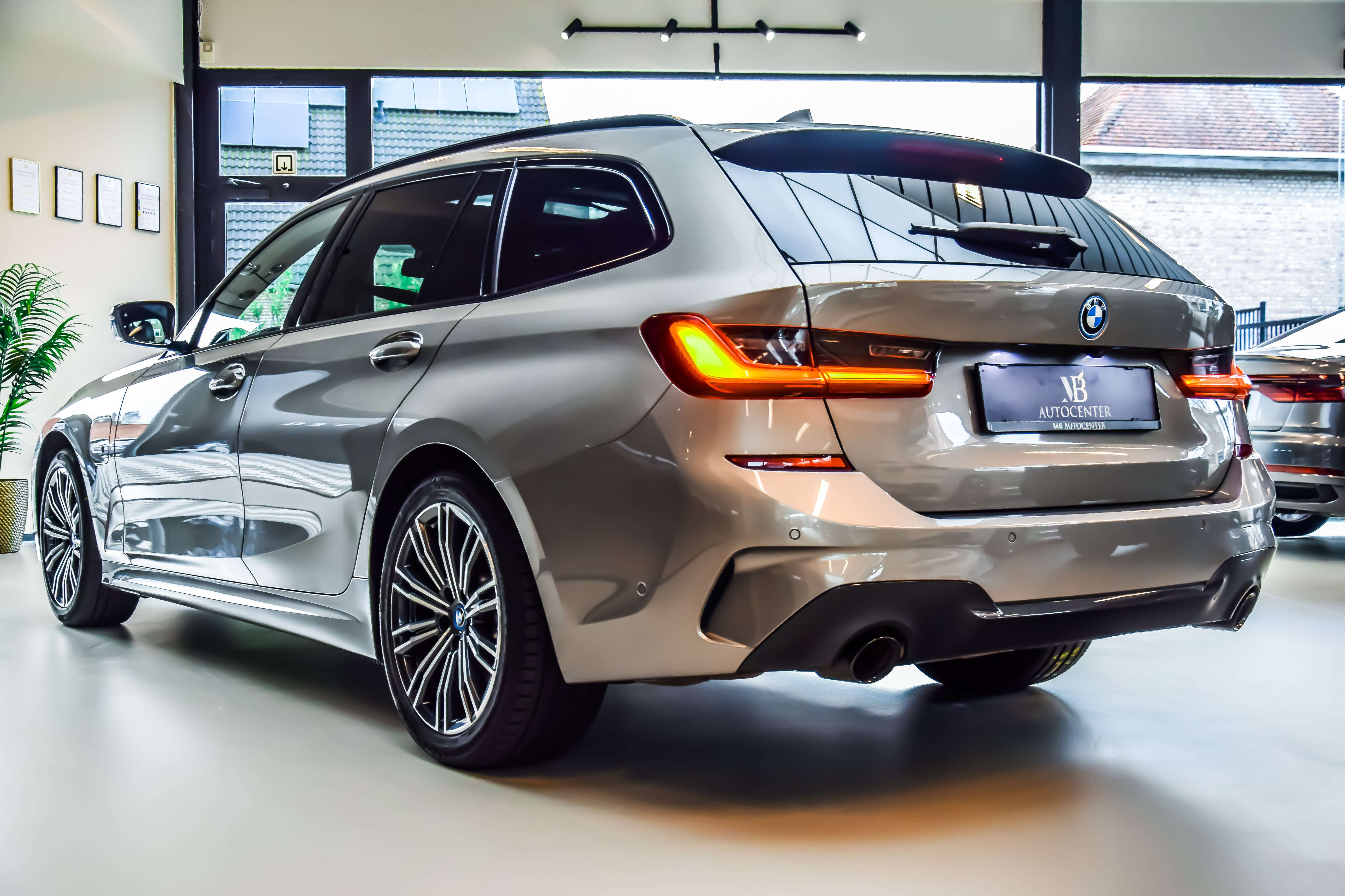BMW 330 eA M-Sport Night Edition 12/2021 - Full Option!!