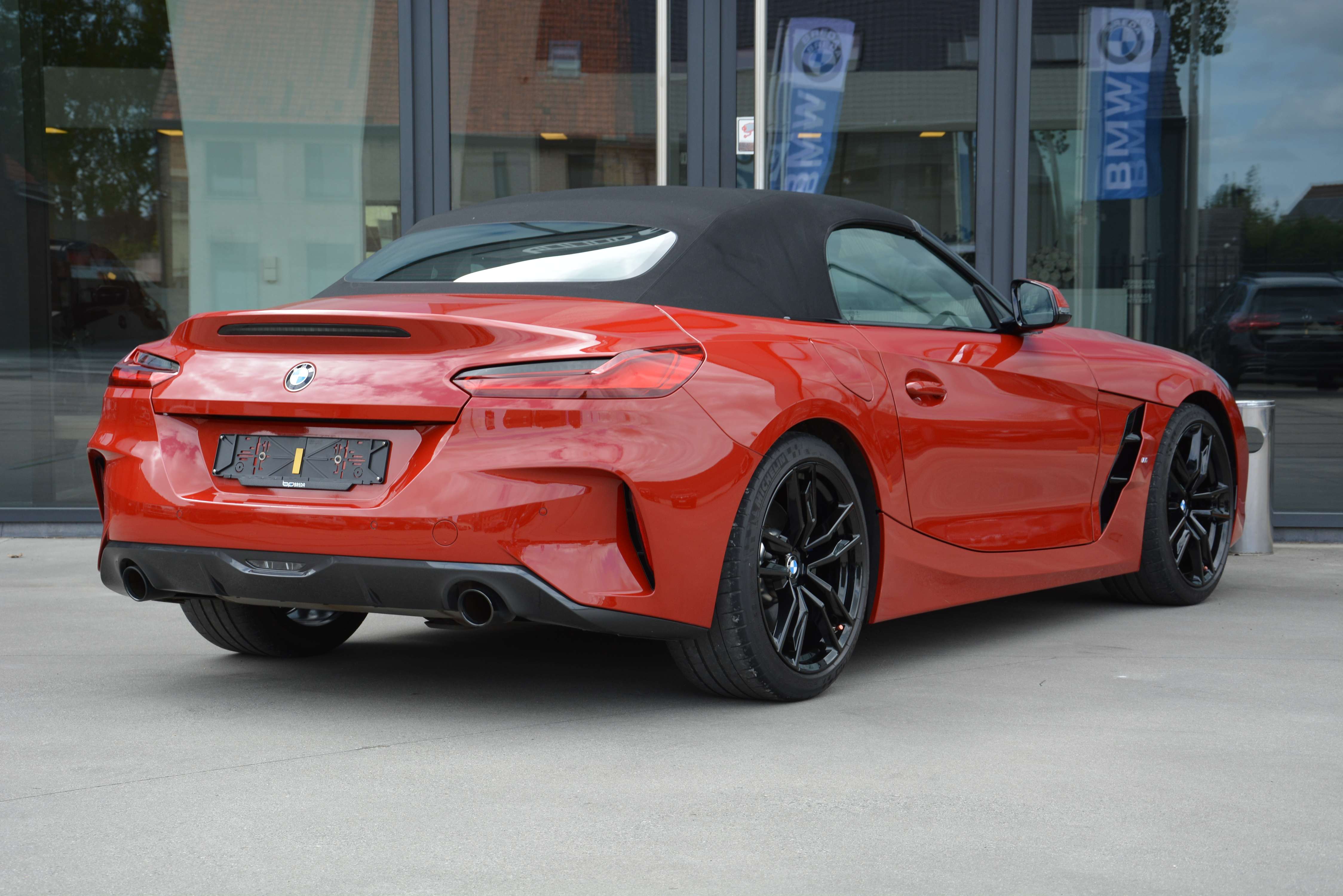 BMW Z4 sDrive30i M-Sport/ San Francisco Red/Keyless/H&K