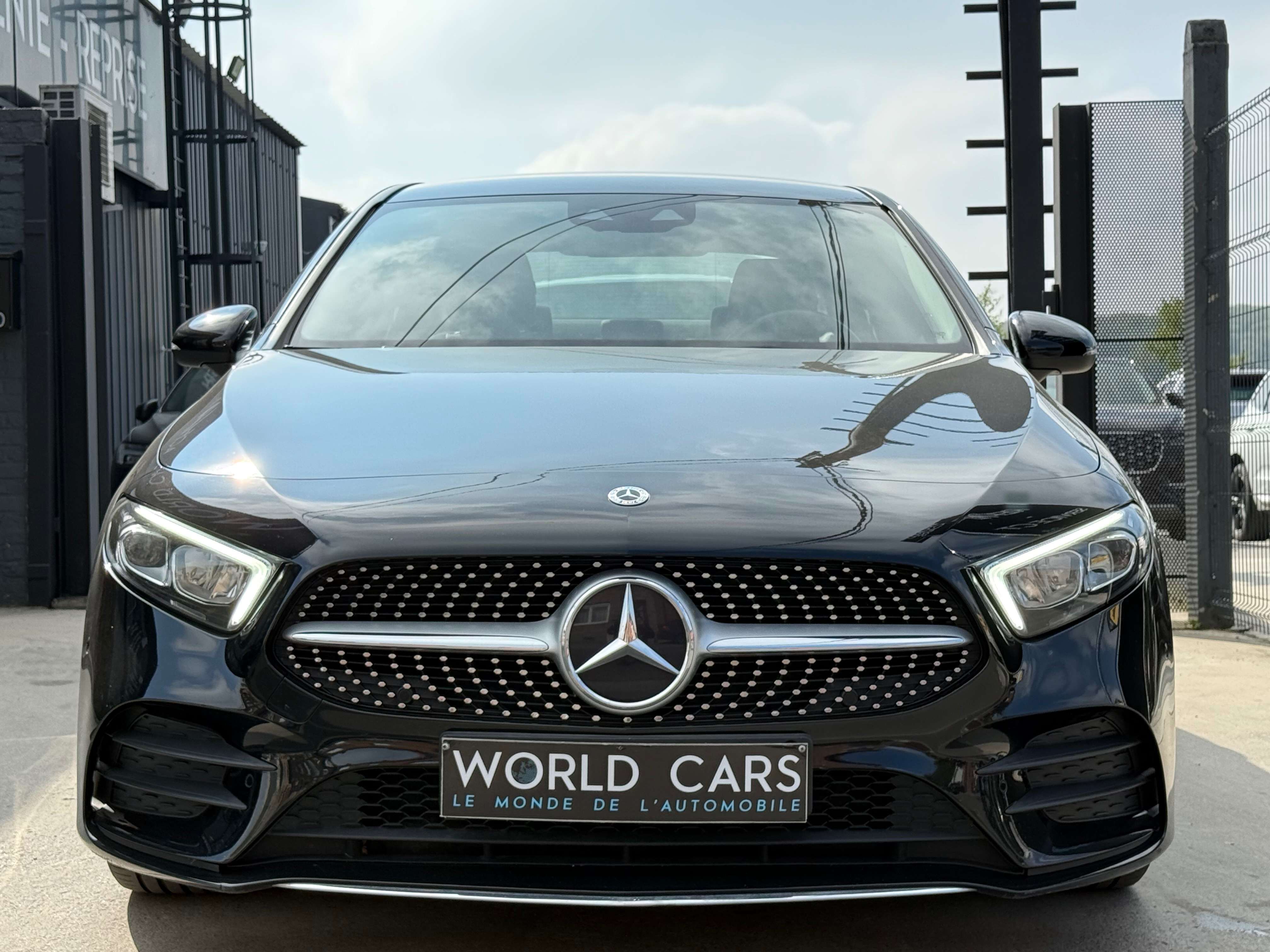 Mercedes-Benz A 200 d PACK AMG - COCKPIT - LINE ASS. - PARK ASS. - CAMERA - NAVI - FULL OPTION