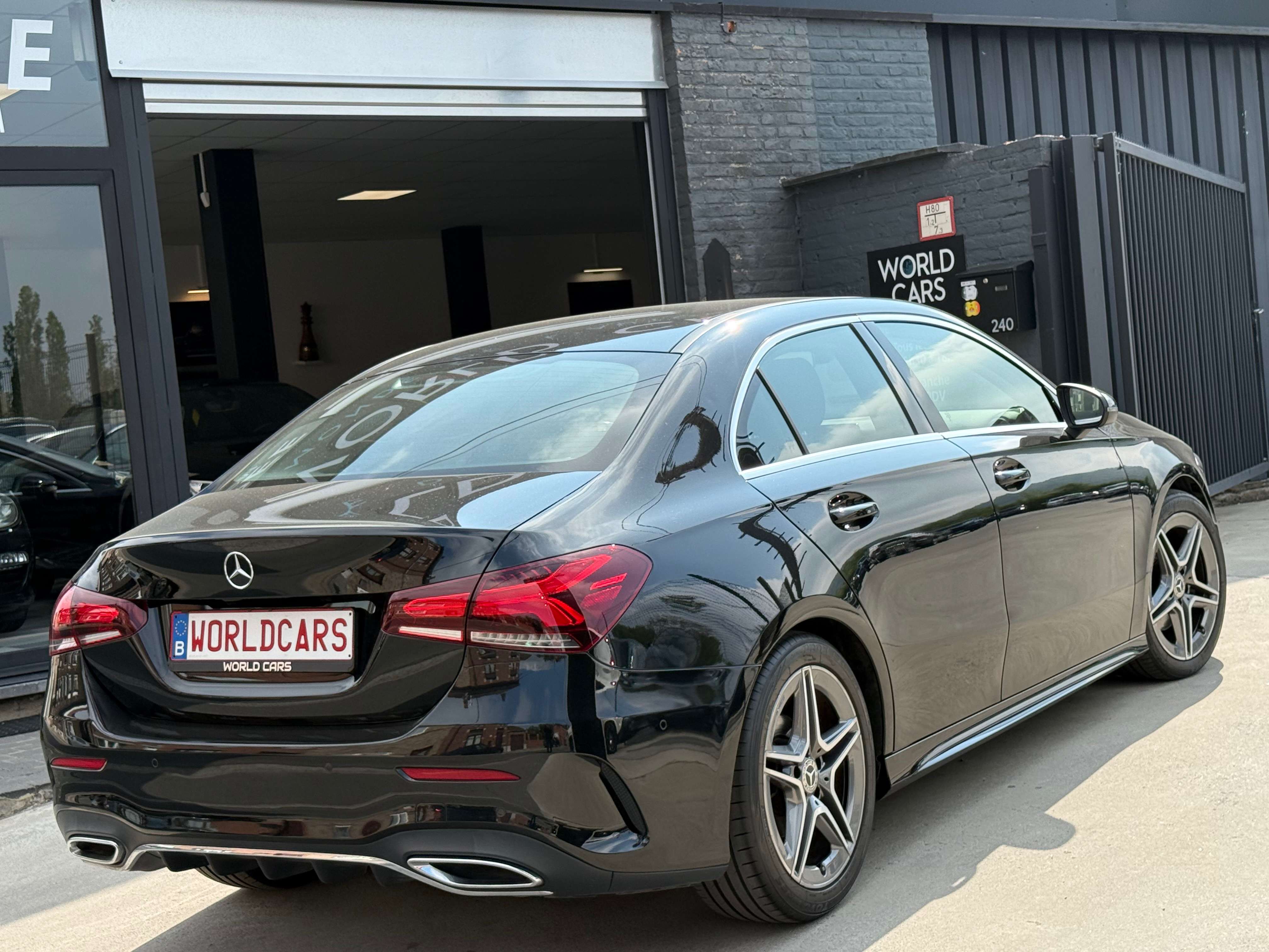 Mercedes-Benz A 200 d PACK AMG - COCKPIT - LINE ASS. - PARK ASS. - CAMERA - NAVI - FULL OPTION
