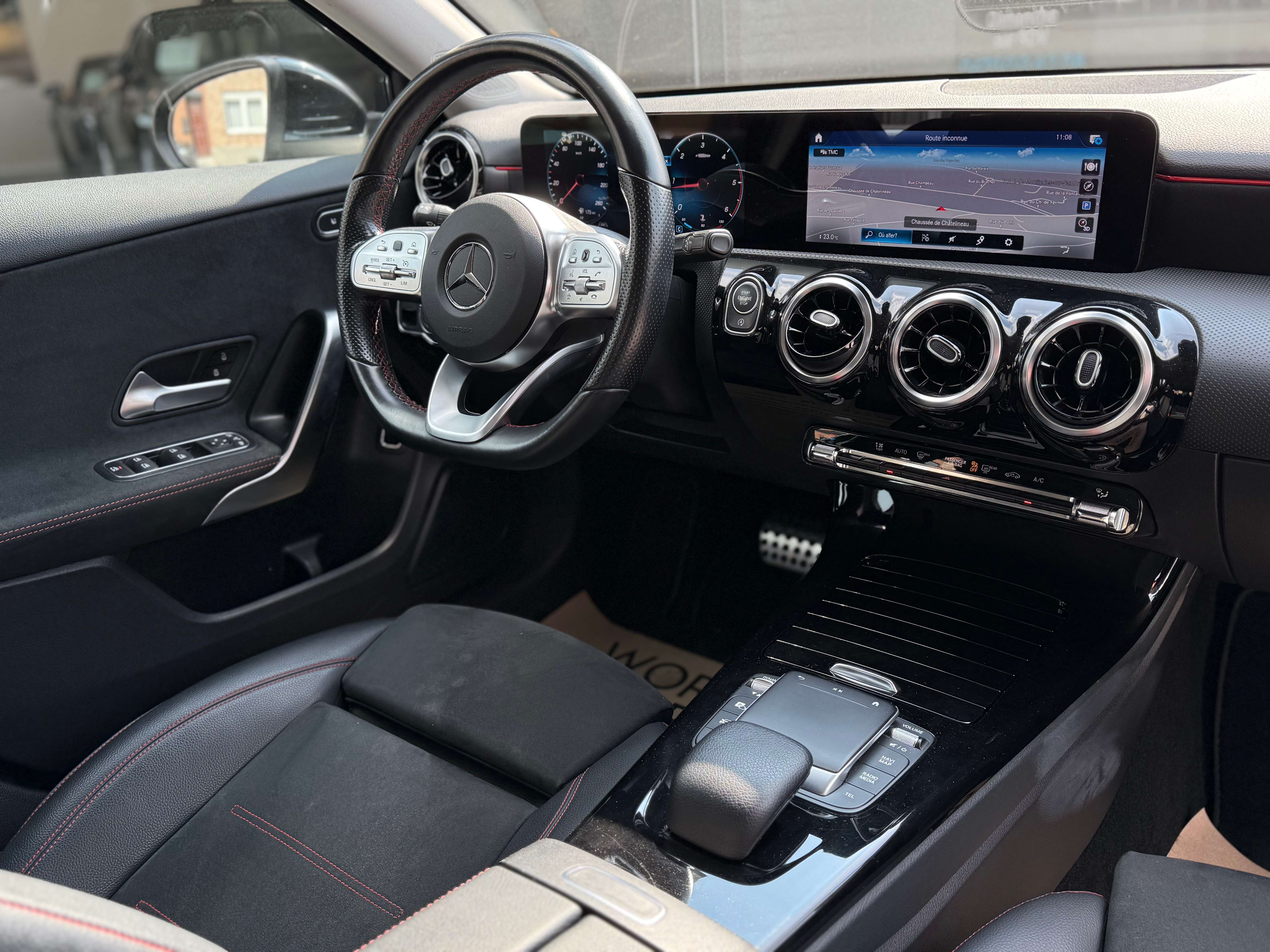 Mercedes-Benz A 200 d PACK AMG - COCKPIT - LINE ASS. - PARK ASS. - CAMERA - NAVI - FULL OPTION