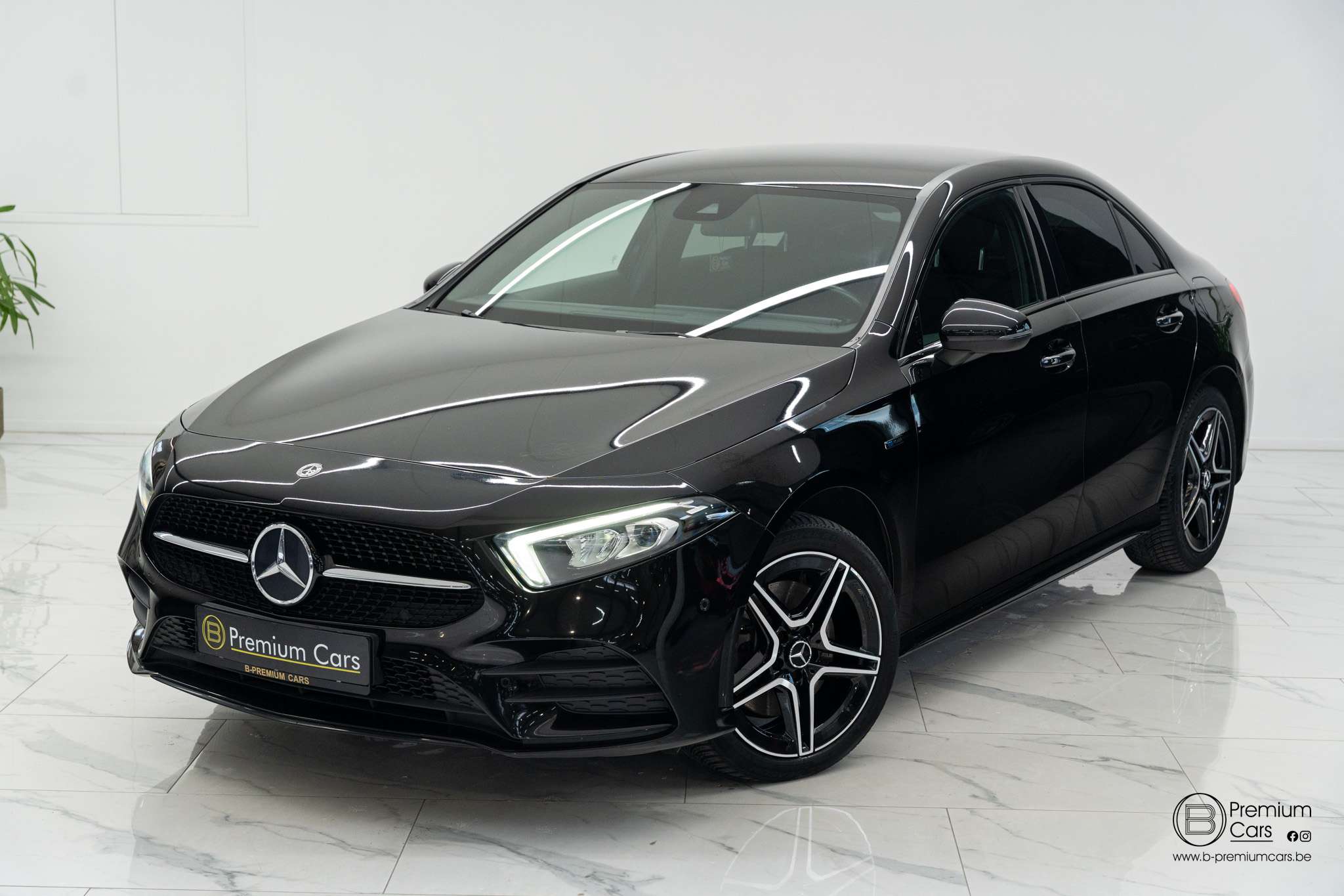 Mercedes-Benz A 250 e AMG line! Sedan! Cruise, Garantie, Ambient light!