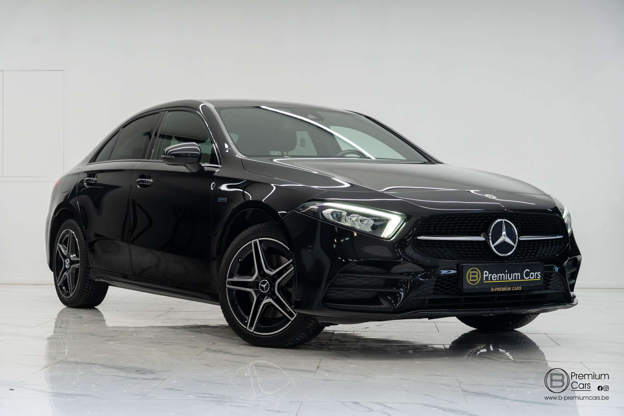 Mercedes-Benz A 250 e AMG line! Sedan! Cruise, Garantie, Ambient light!