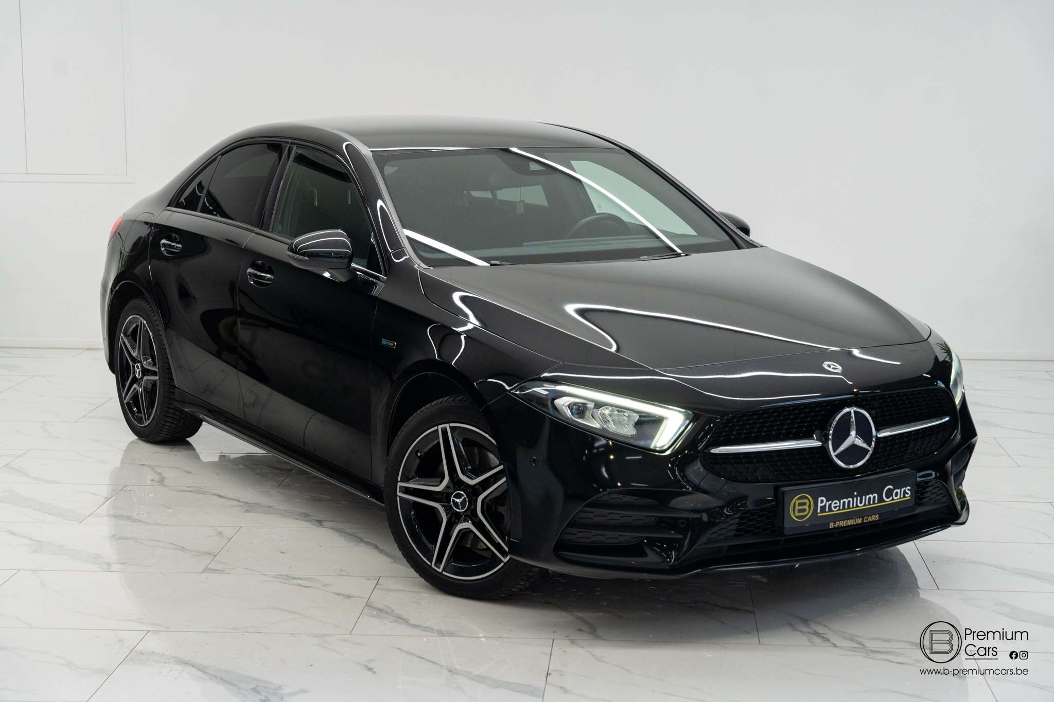 Mercedes-Benz A 250 e AMG line! Sedan! Cruise, Garantie, Ambient light!