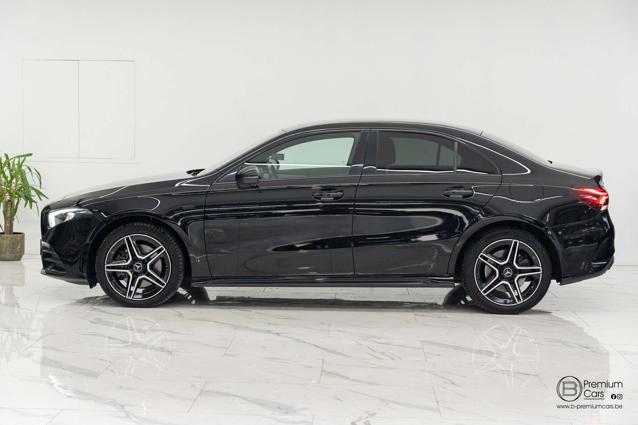 Mercedes-Benz A 250 e AMG line! Sedan! Cruise, Garantie, Ambient light!