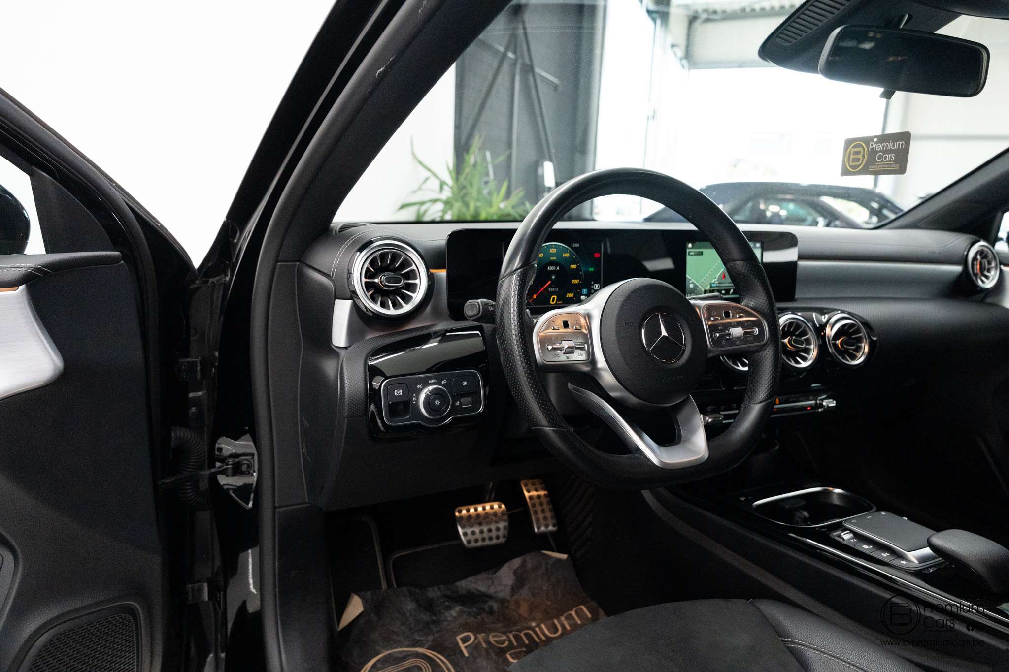 Mercedes-Benz A 250 e AMG line! Sedan! Cruise, Garantie, Ambient light!