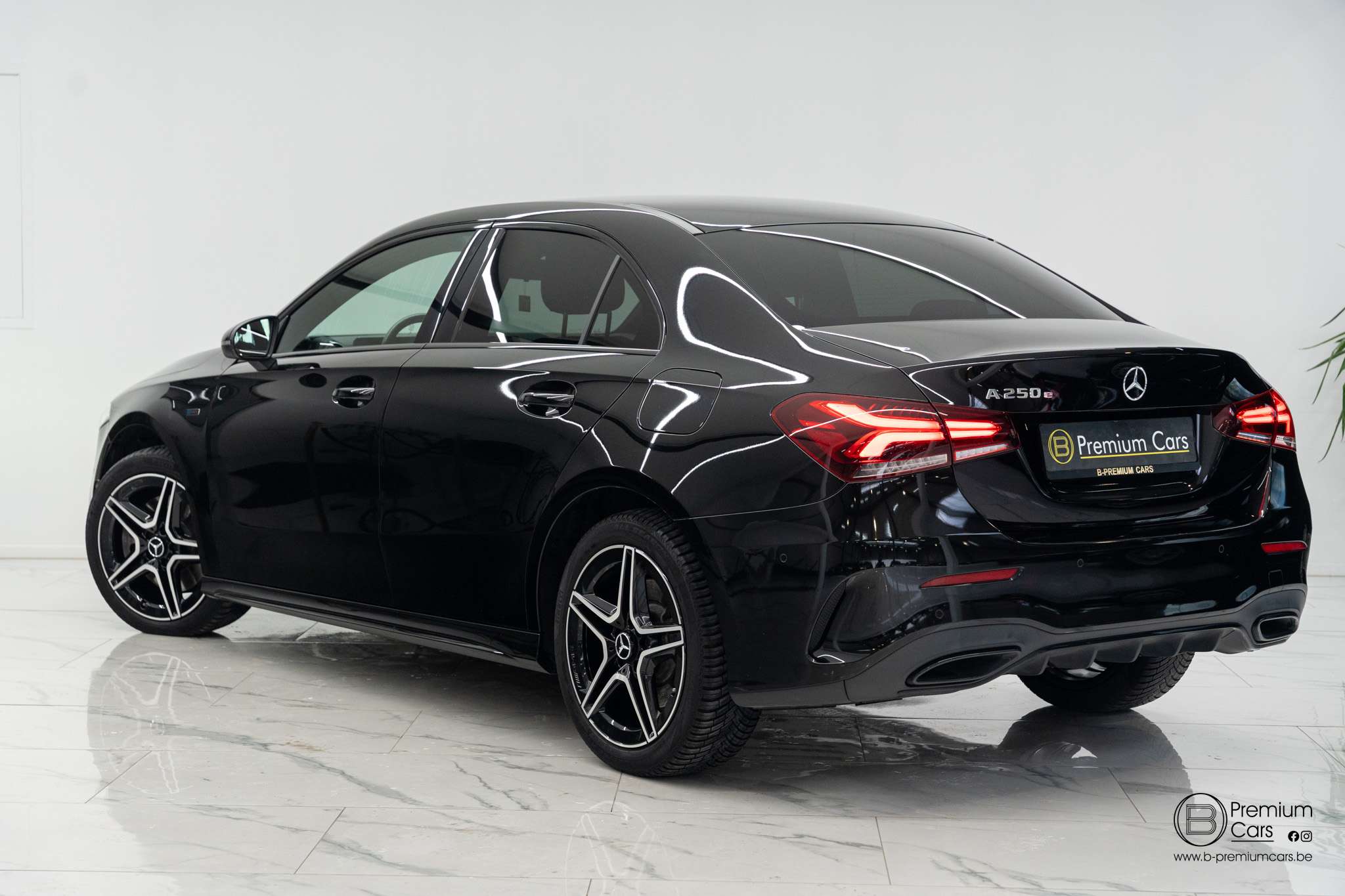 Mercedes-Benz A 250 e AMG line! Sedan! Cruise, Garantie, Ambient light!