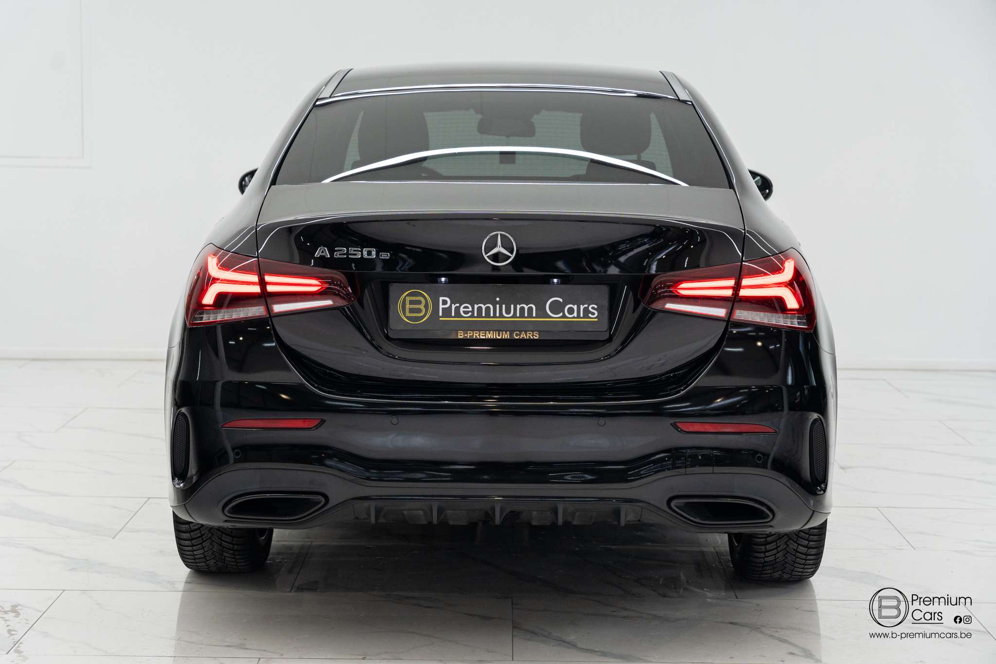 Mercedes-Benz A 250 e AMG line! Sedan! Cruise, Garantie, Ambient light!
