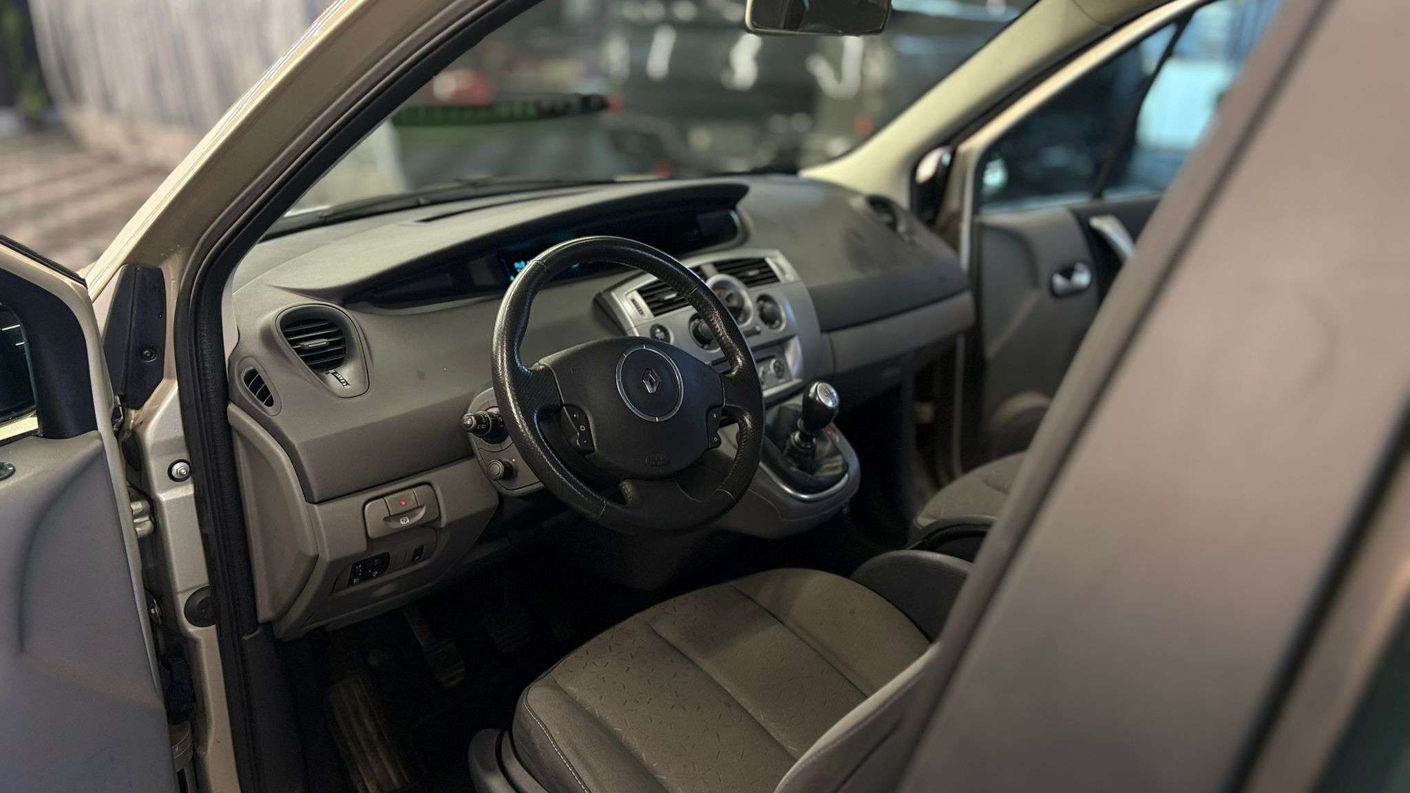 Renault Megane MEGANE SCENIC 1.6l BENZINE Bj.2009