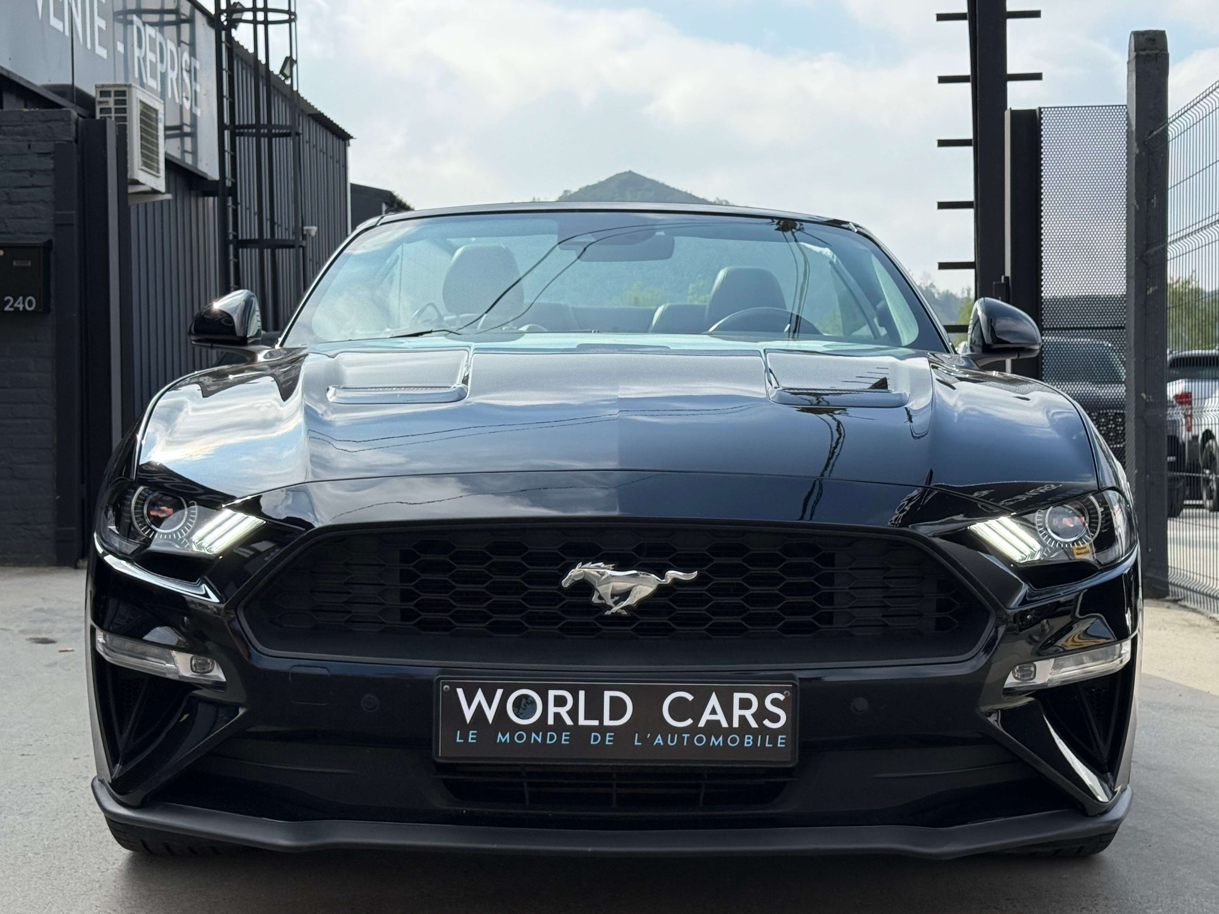 Ford Mustang 2.3 CABRIO - AUTOMATIQUE - COCKPIT - DISTRONIC - NAVI - CAMERA - LINE ASS. - FULL OPTIONS