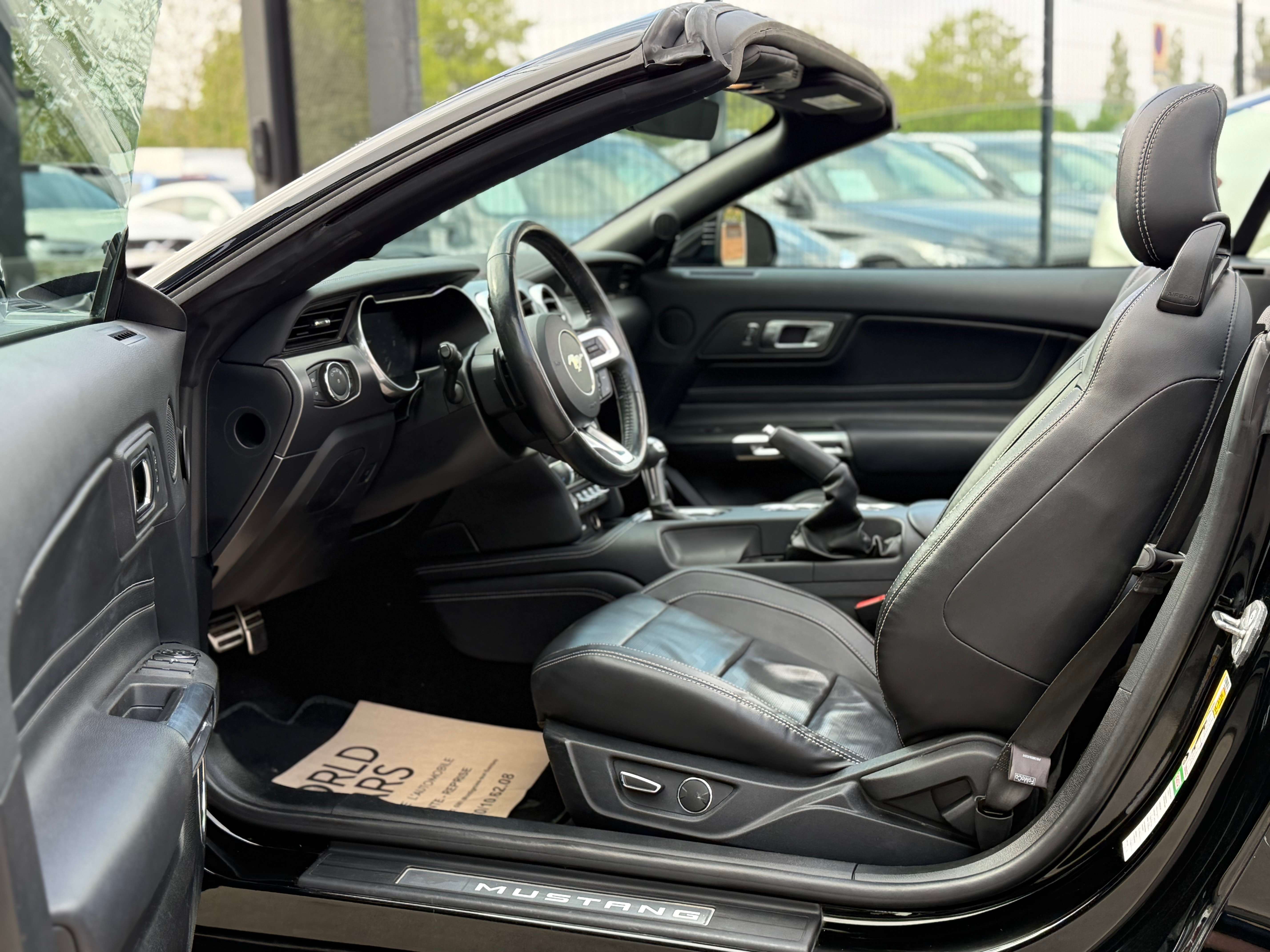 Ford Mustang 2.3 CABRIO - AUTOMATIQUE - COCKPIT - DISTRONIC - NAVI - CAMERA - LINE ASS. - FULL OPTIONS