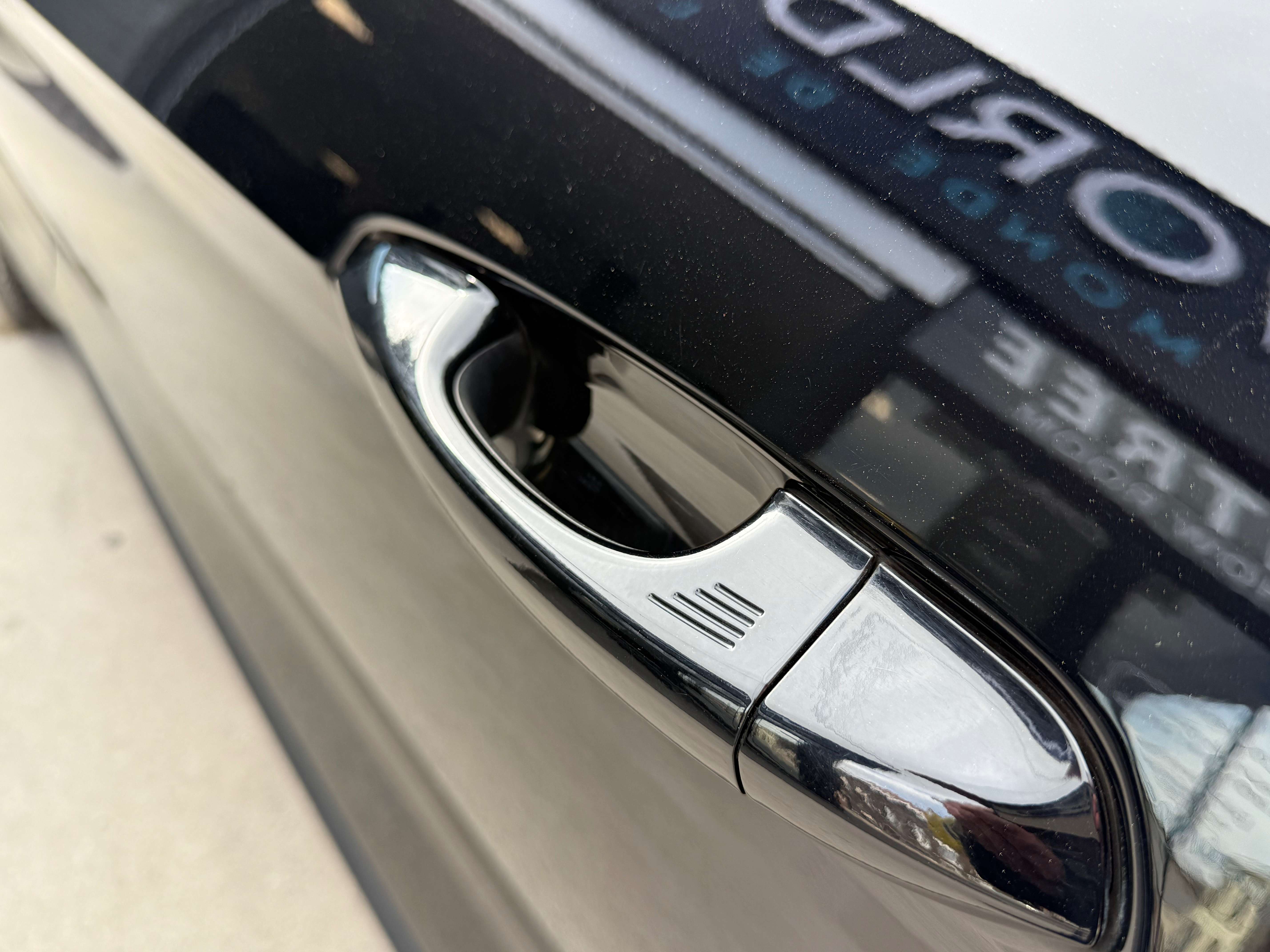 Ford Mustang 2.3 CABRIO - AUTOMATIQUE - COCKPIT - DISTRONIC - NAVI - CAMERA - LINE ASS. - FULL OPTIONS