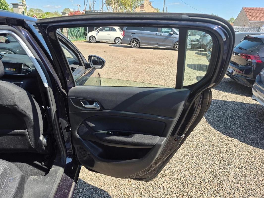 Peugeot 308 GENERATION-II 1.5 BLUEHDI 130 EAT8 Active Business 9992 Hors Taxes 1ÉRE MAIN