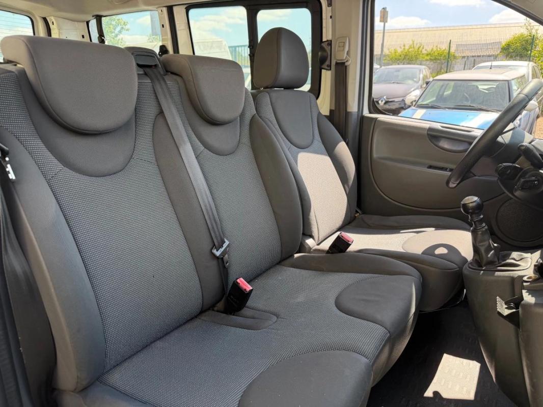 Peugeot Expert COMBI 2.0 HDI 120 VEHICULE 9 PLACES - 3EME MAIN 2 PORTES COULISSANTES-CLIMATISATION