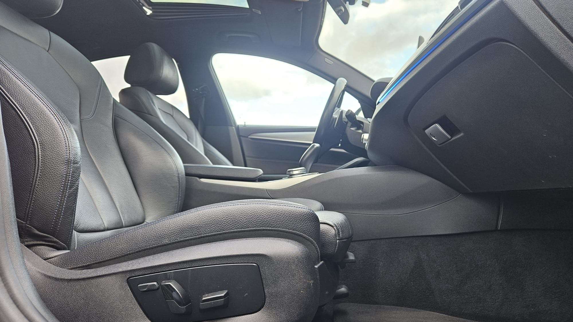 BMW 520 *** M Pack - Full option - 2018 - Carpass - Garant