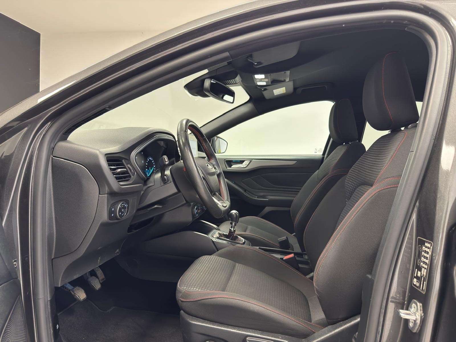 Ford Focus Focus 1.0 EcoBoost ST-Line*NEW MOD*GPS+CAMERA*LED