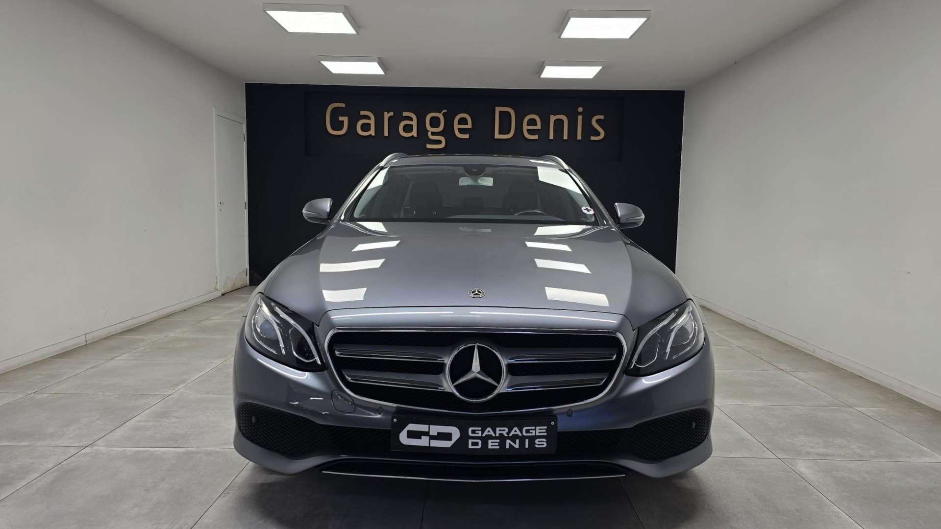 Mercedes-Benz E 200 GPS**Automatique**Siege Chauffant/Ventilé