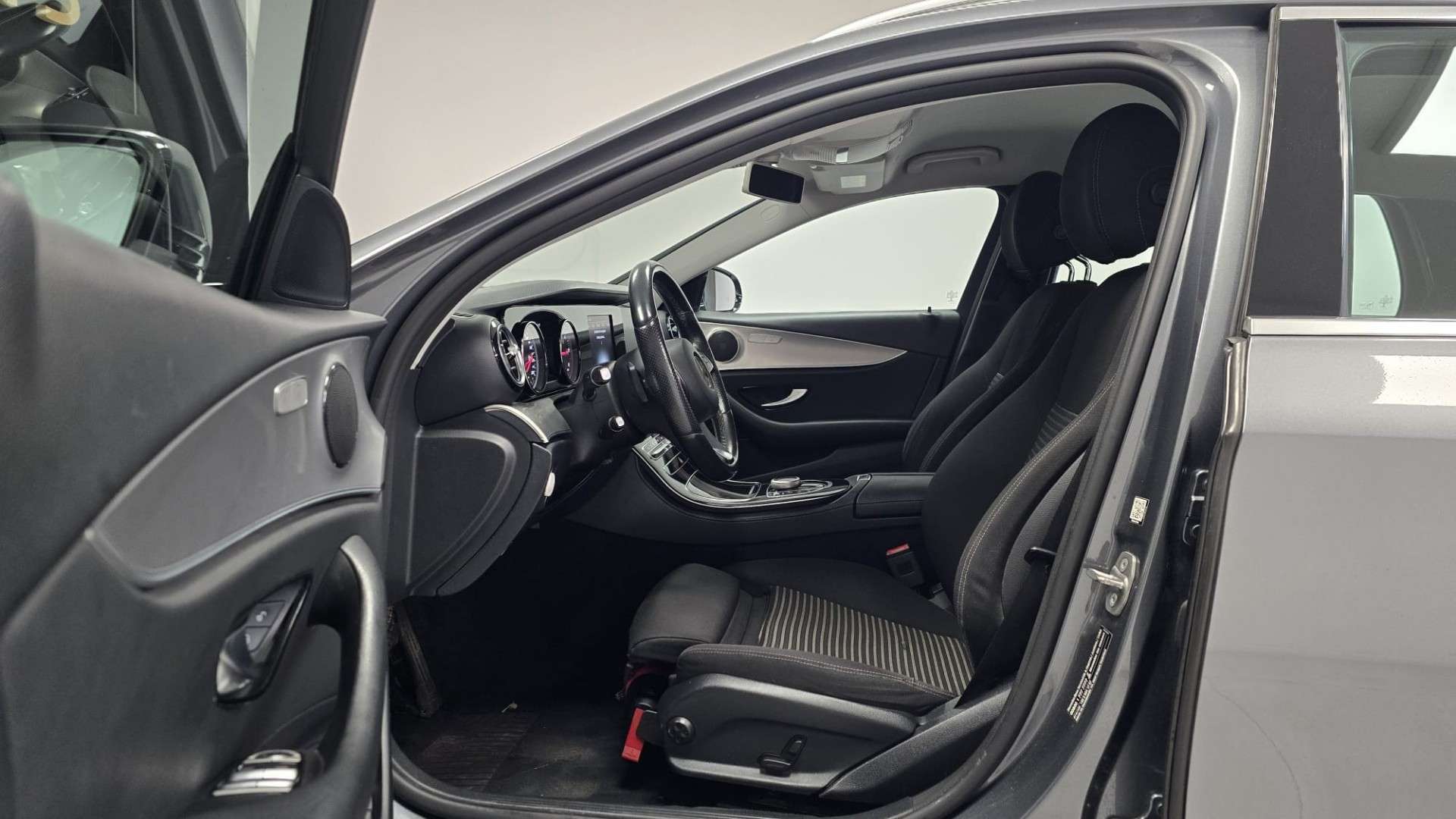 Mercedes-Benz E 200 GPS**Automatique**Siege Chauffant/Ventilé