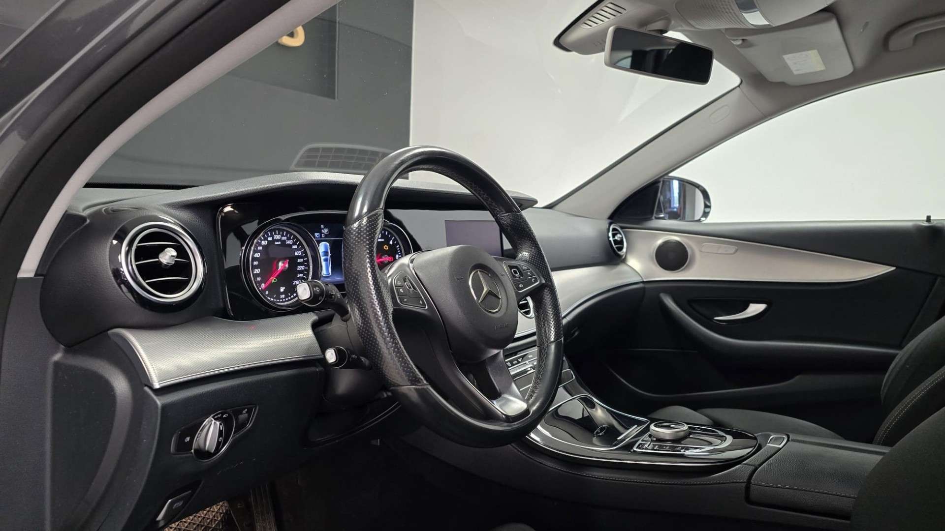 Mercedes-Benz E 200 GPS**Automatique**Siege Chauffant/Ventilé