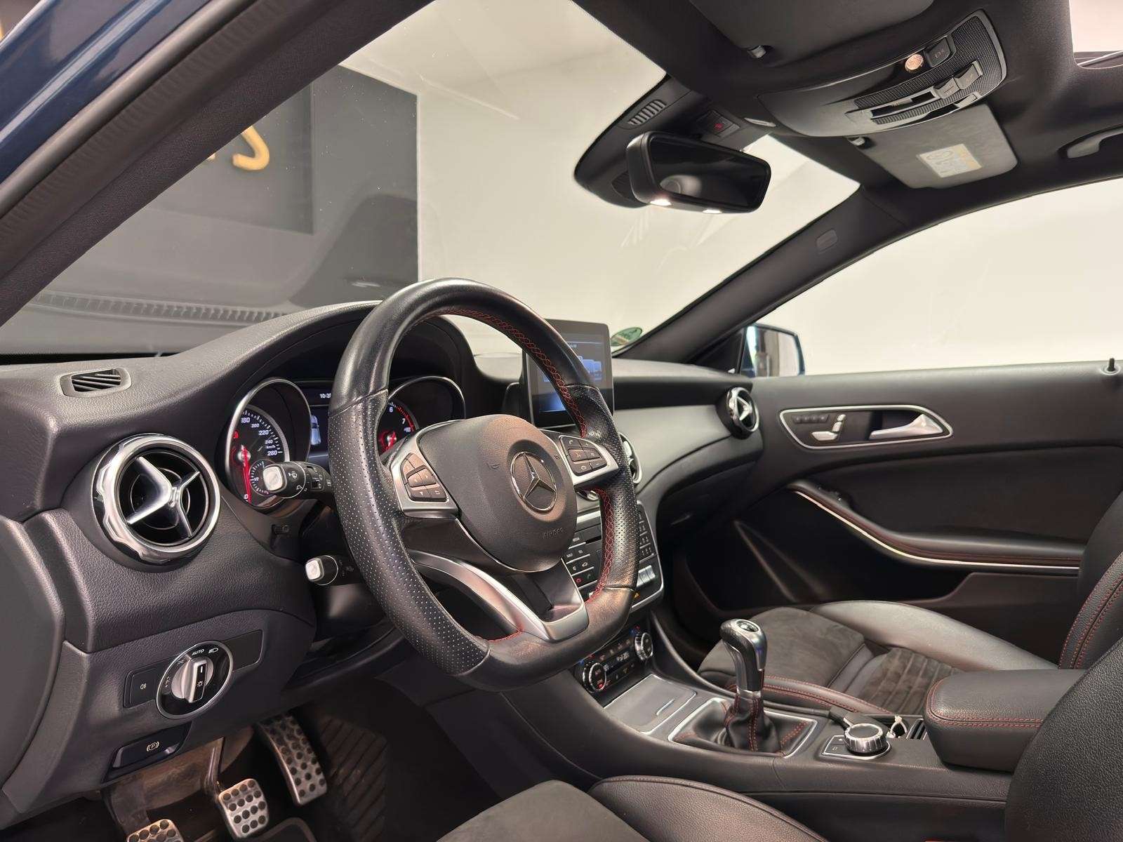 Mercedes-Benz GLA 180 GLA 180 PACK AMG GPS+CAMERA*TOIT-PANO*LED*GARANTIE