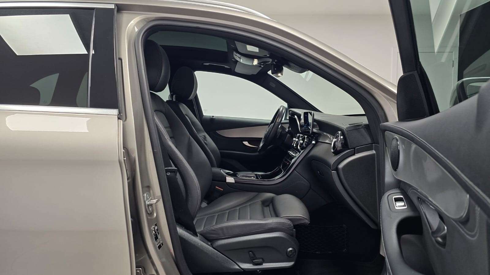 Mercedes-Benz GLC 200 GLC 200 d *PACK AMG*TOIT-PANO*GPS+CAMERA*LED*CUIR*