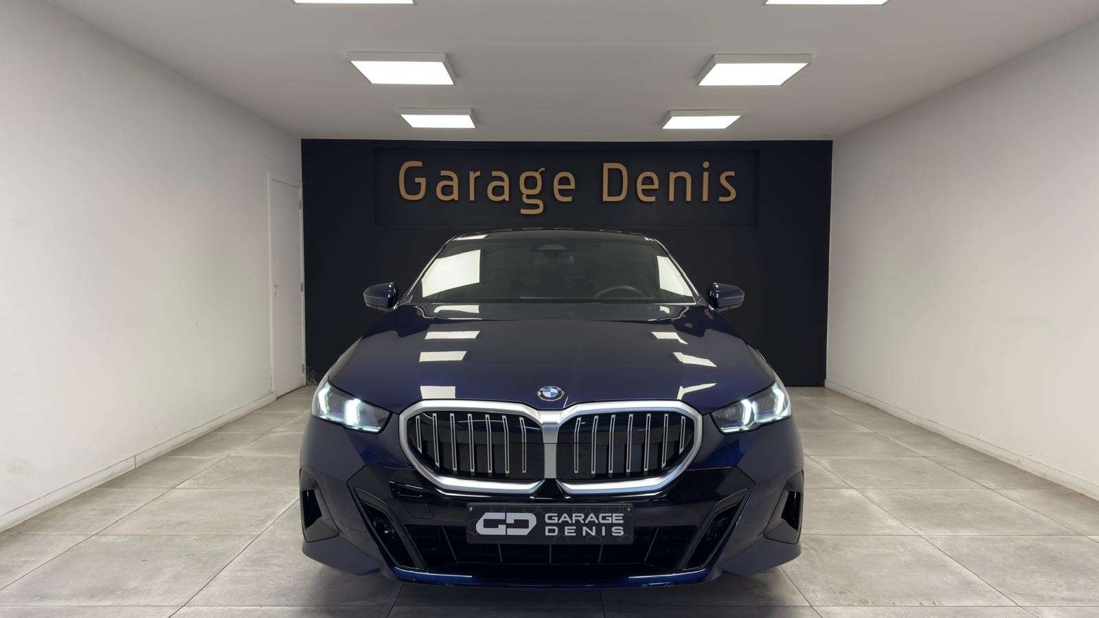 BMW 520 520iA*NEW MOD*PACK M*GPS+CAMERA*TOIT-PANO*GARANTIE