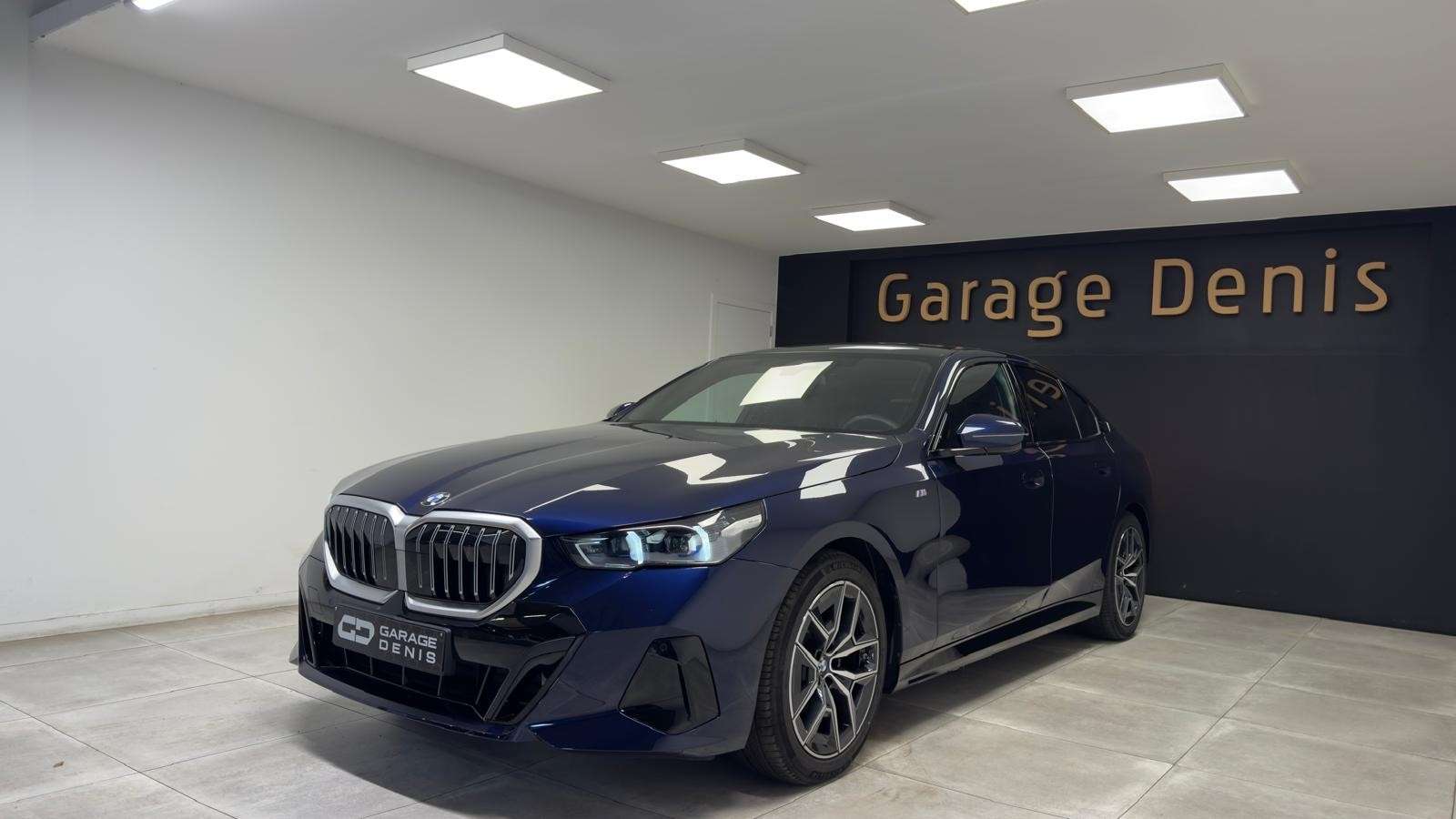 BMW 520 520iA*NEW MOD*PACK M*GPS+CAMERA*TOIT-PANO*GARANTIE