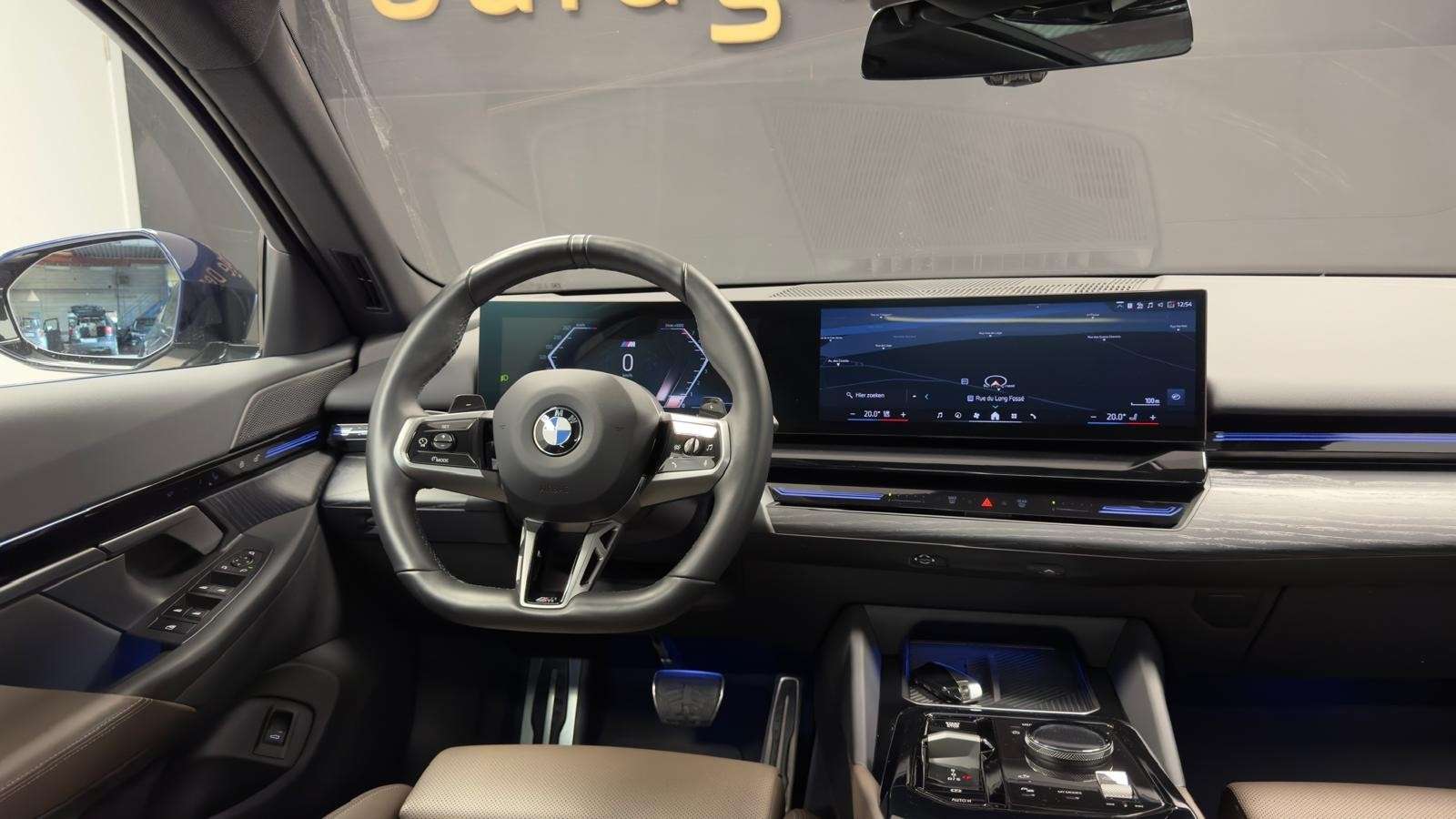 BMW 520 520iA*NEW MOD*PACK M*GPS+CAMERA*TOIT-PANO*GARANTIE