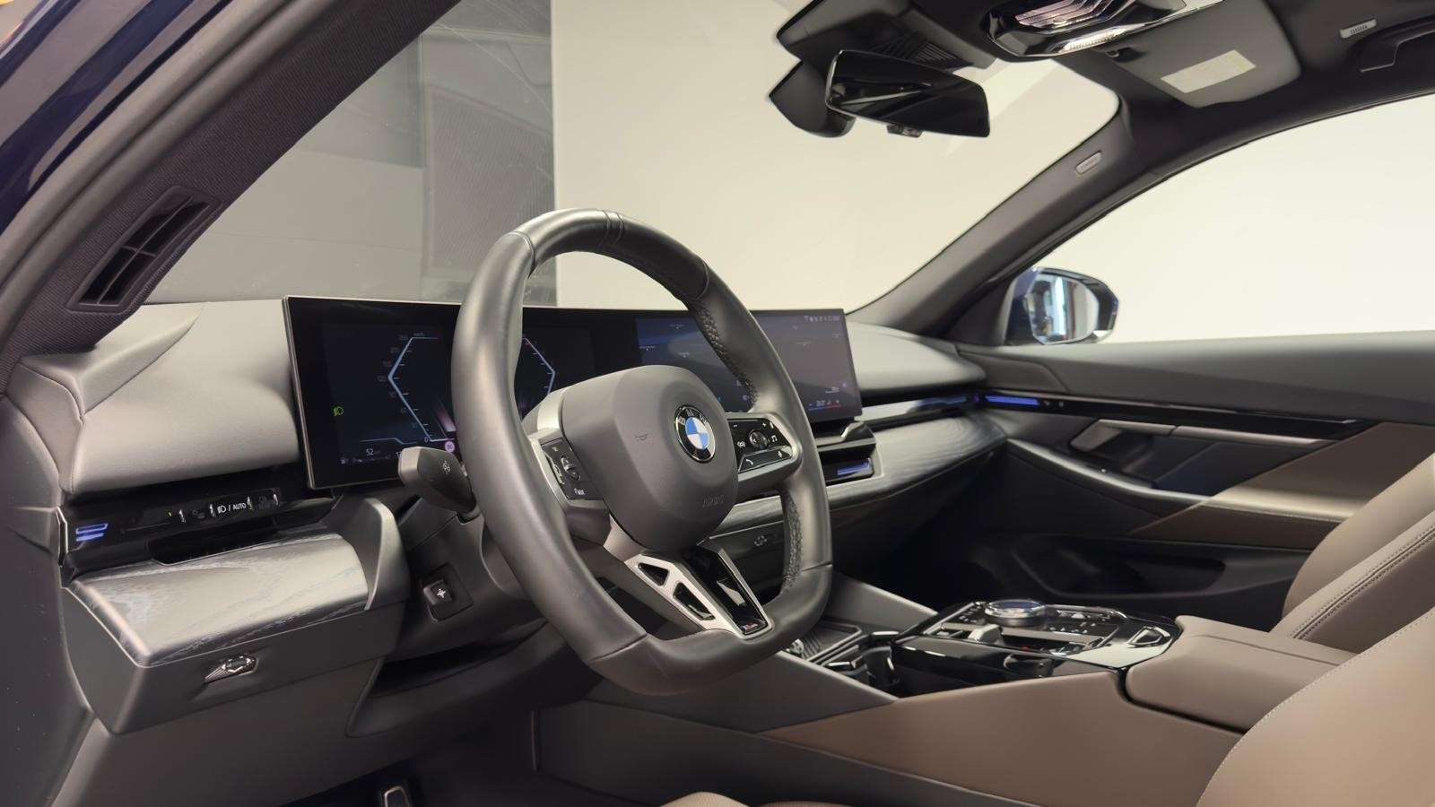 BMW 520 520iA*NEW MOD*PACK M*GPS+CAMERA*TOIT-PANO*GARANTIE