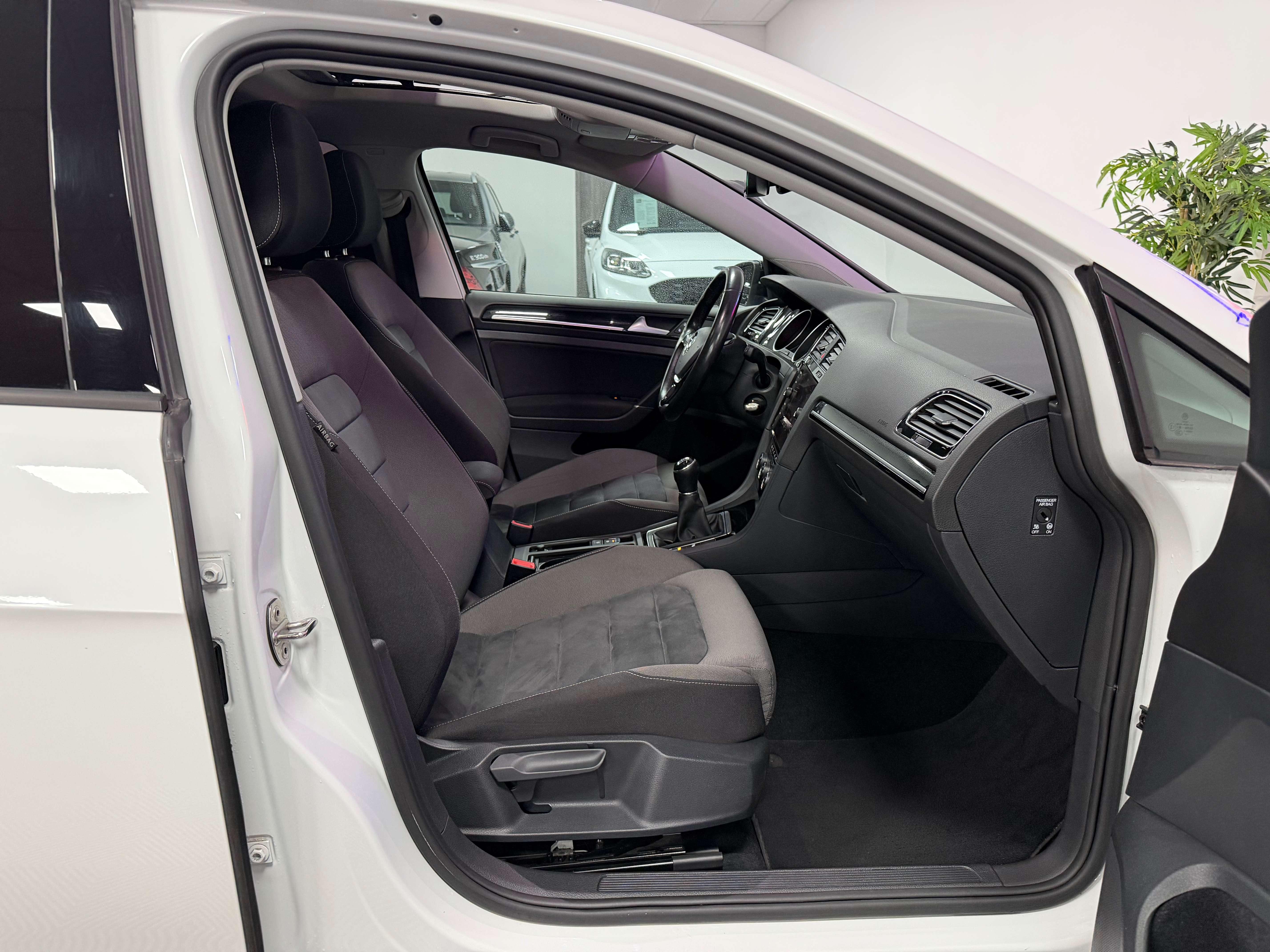 Volkswagen Golf 2.0 CR TDI Highline Caméra Led 12 mois garantie