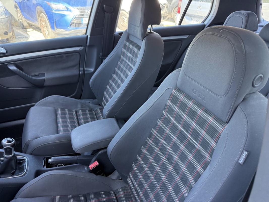 Volkswagen Golf GTI 2.0 T 16S FSI 200cv /I
