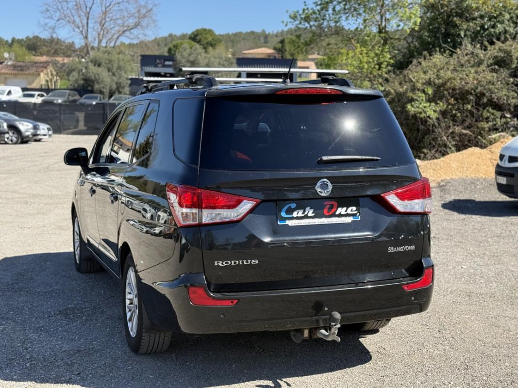 Ssangyong Rodius 200 e-XDi 155cv 4WD BVA 7 Places /I