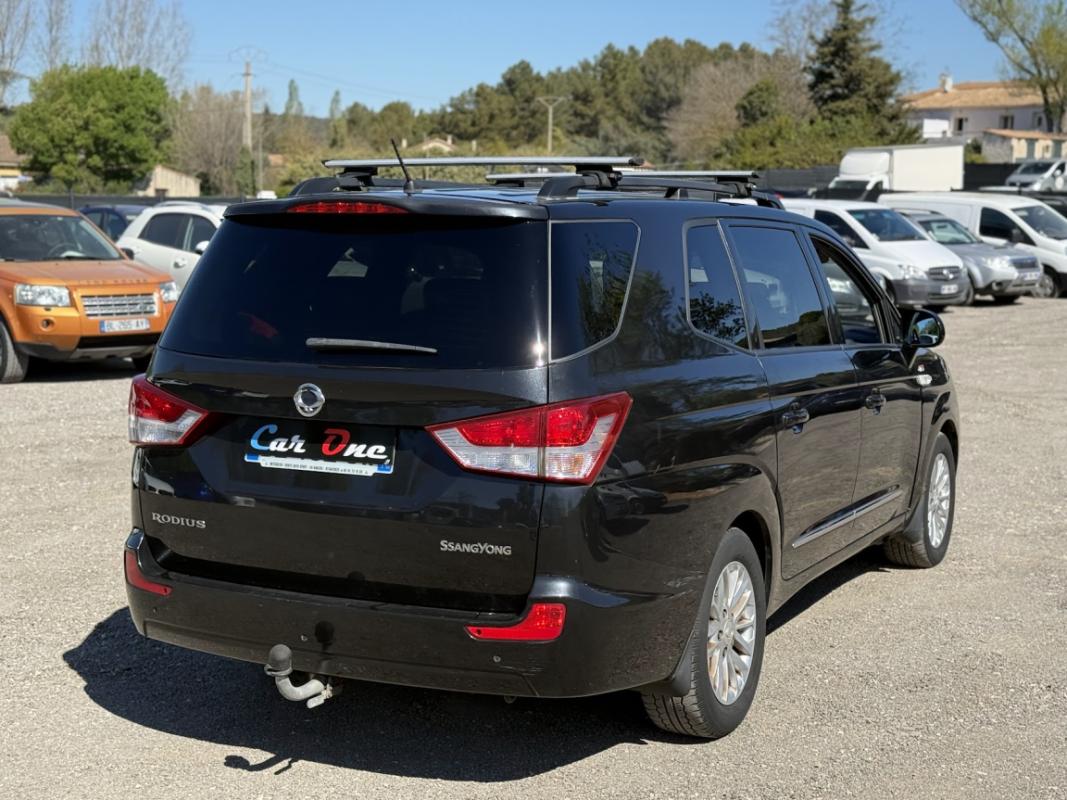 Ssangyong Rodius 200 e-XDi 155cv 4WD BVA 7 Places /I