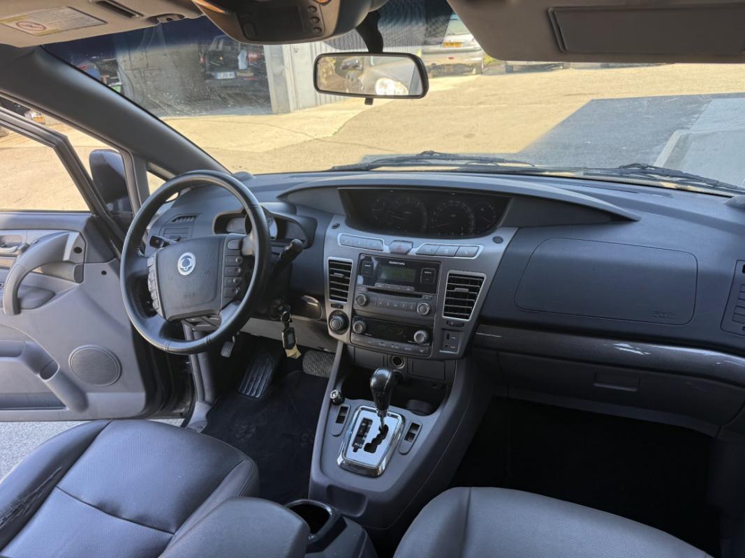 Ssangyong Rodius 200 e-XDi 155cv 4WD BVA 7 Places /I
