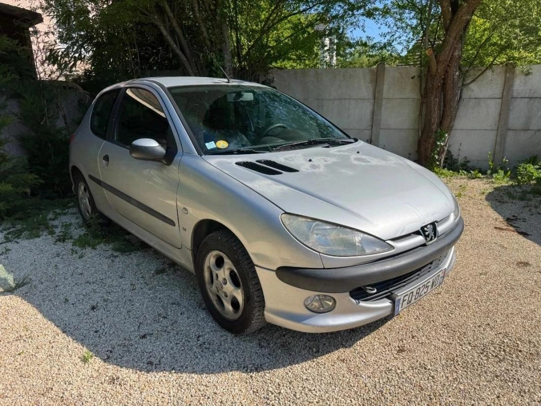 Peugeot 206 1.6 90 XT PREMIUM