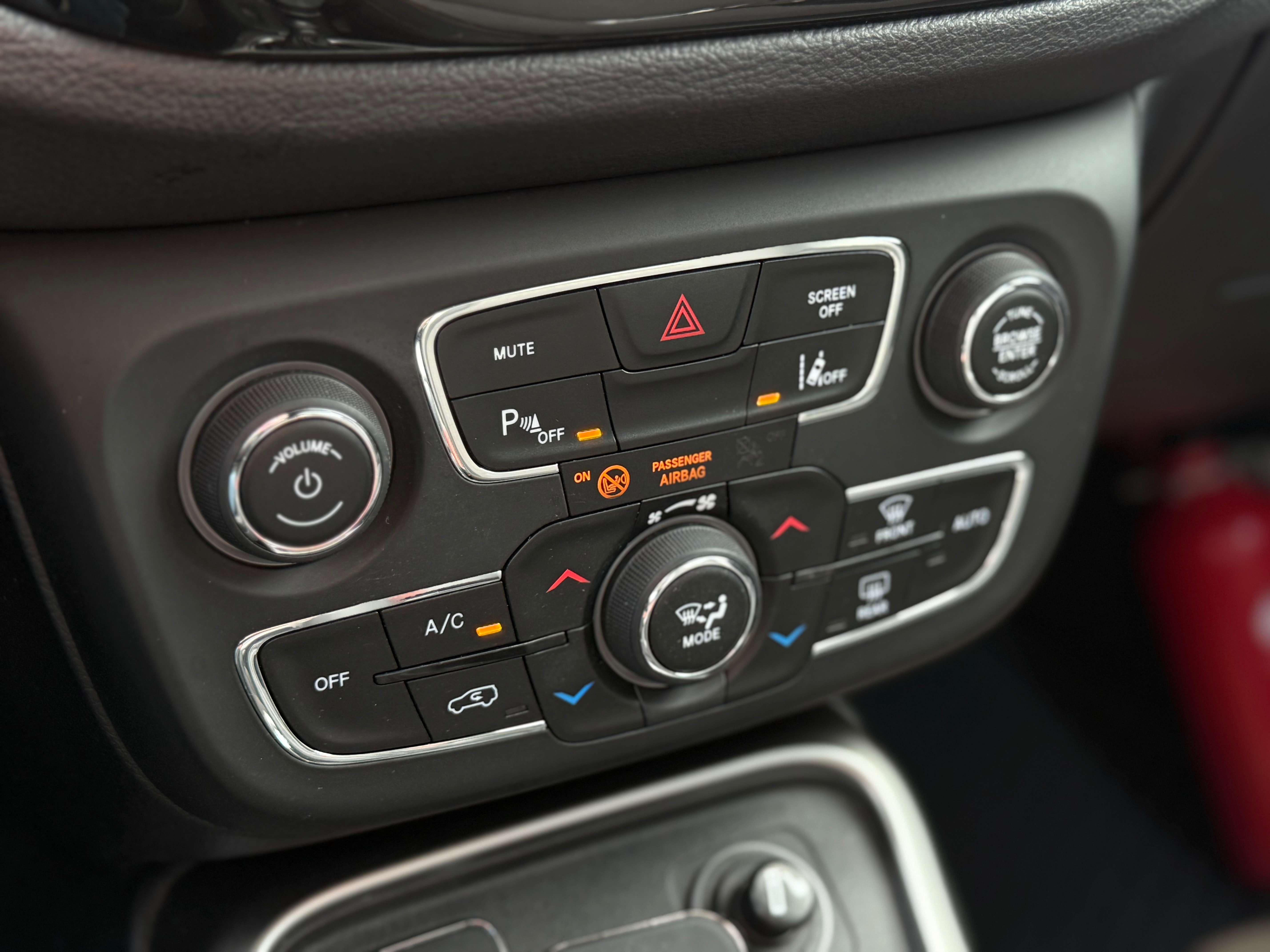 Jeep Compass 1.4 TURBO LONGITUDE - LINE ASS. - CAMERA - CARPLAY - CRUISE - AC - FULL OPTION - GARANTIE