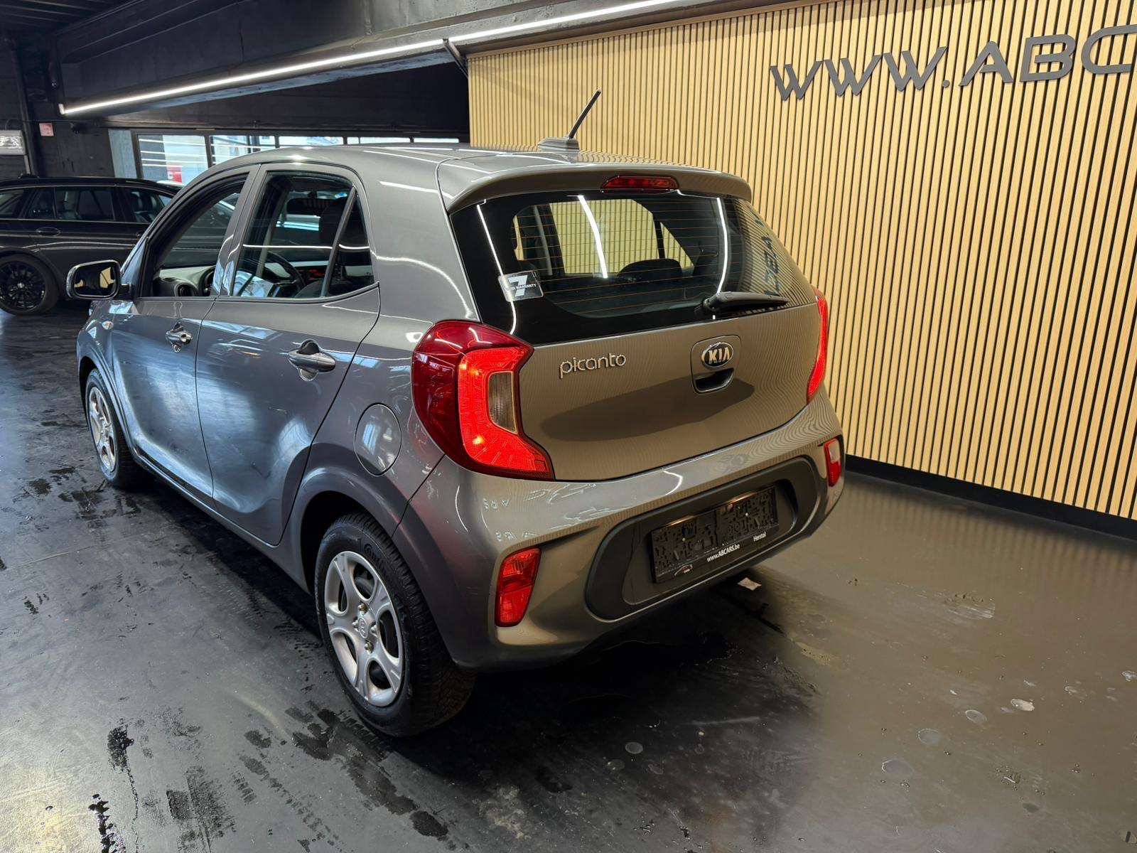 Kia Picanto 1.0i * GARANTIE 12 MOIS * 1er propriétaire *