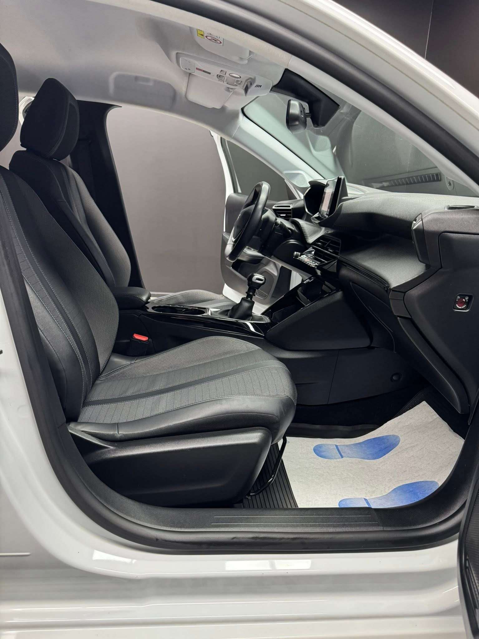 Peugeot 208 208 1.5 BlueHDi Allure Pack **12 mois de garantie**